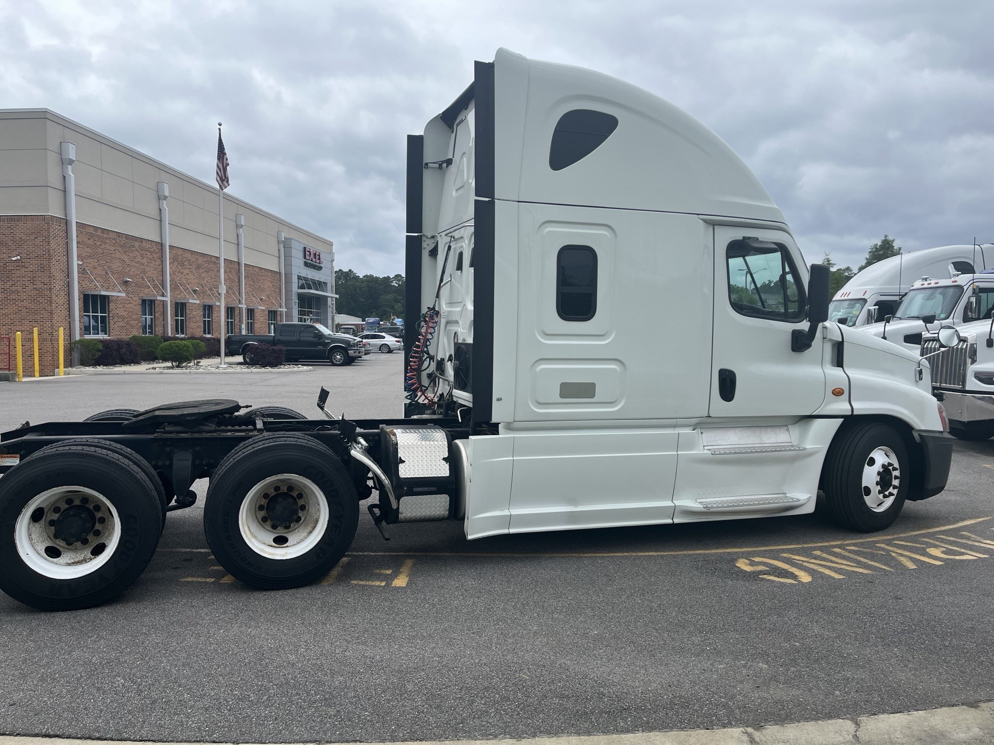 2018 Freightliner Cascadia 125 - image 6 of 6