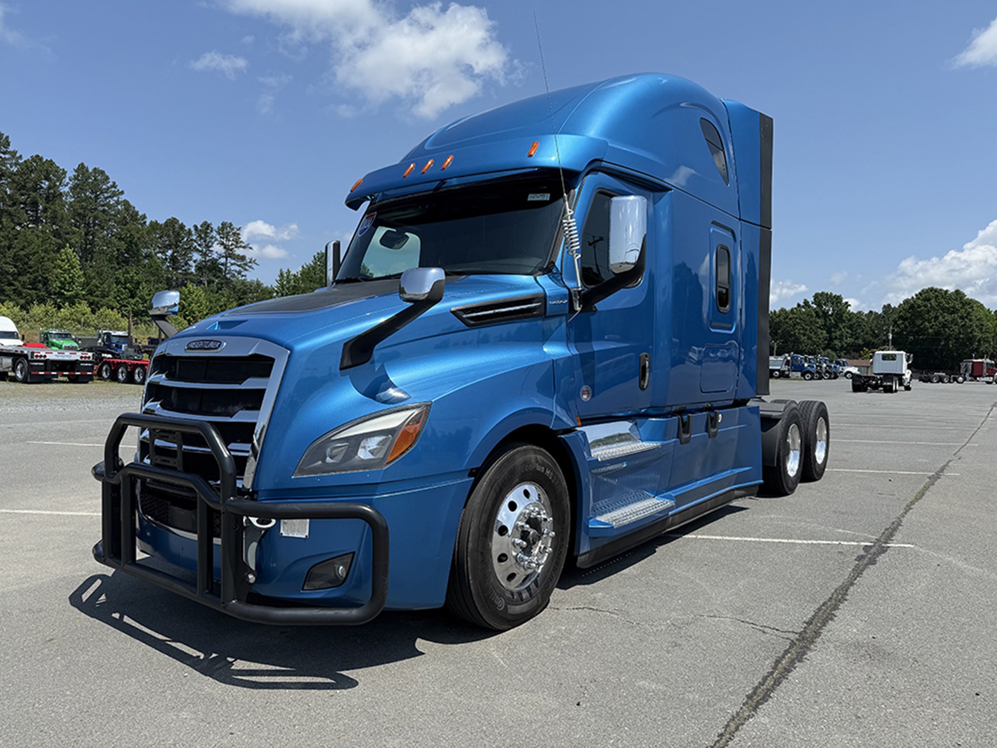 2020 Freightliner Cascadia 126 - image 1 of 6