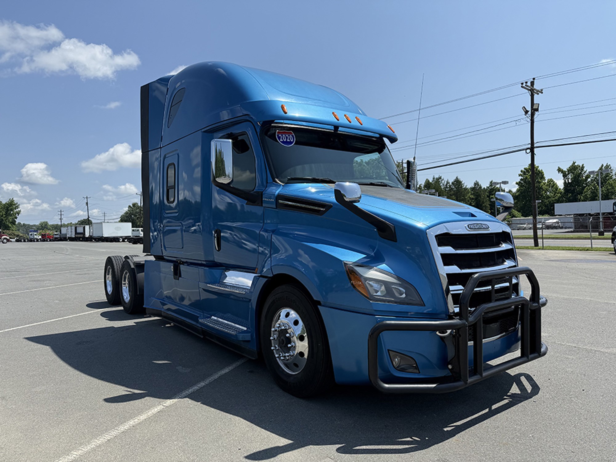 2020 Freightliner Cascadia 126 - image 2 of 6