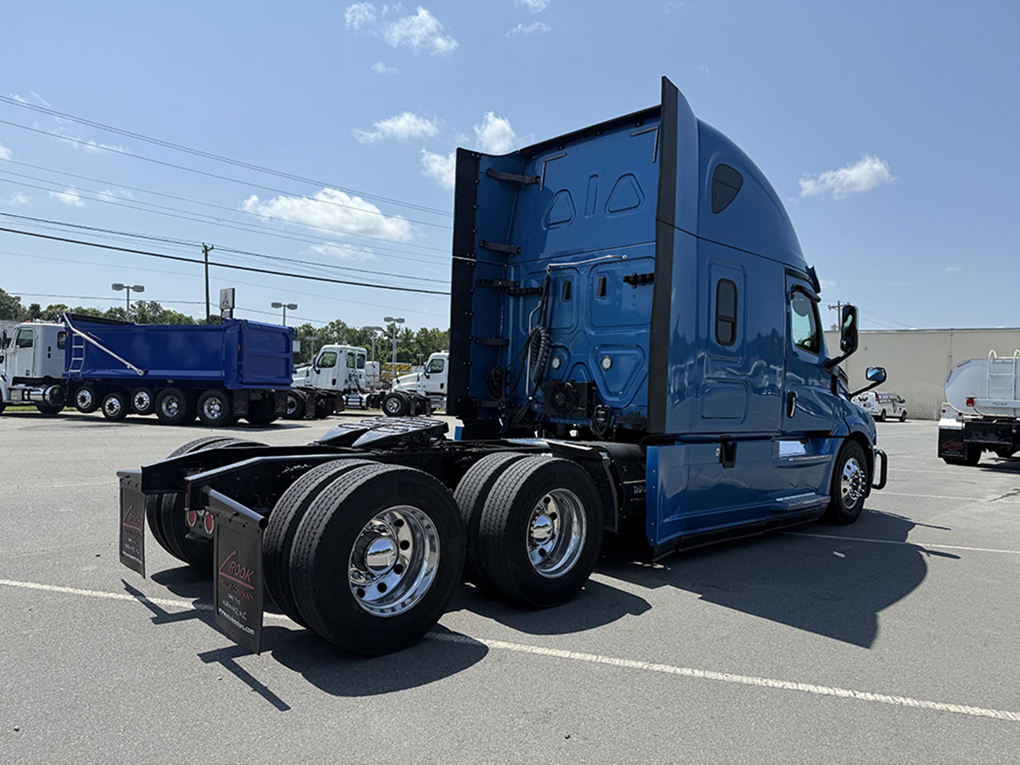 2020 Freightliner Cascadia 126 - image 4 of 6