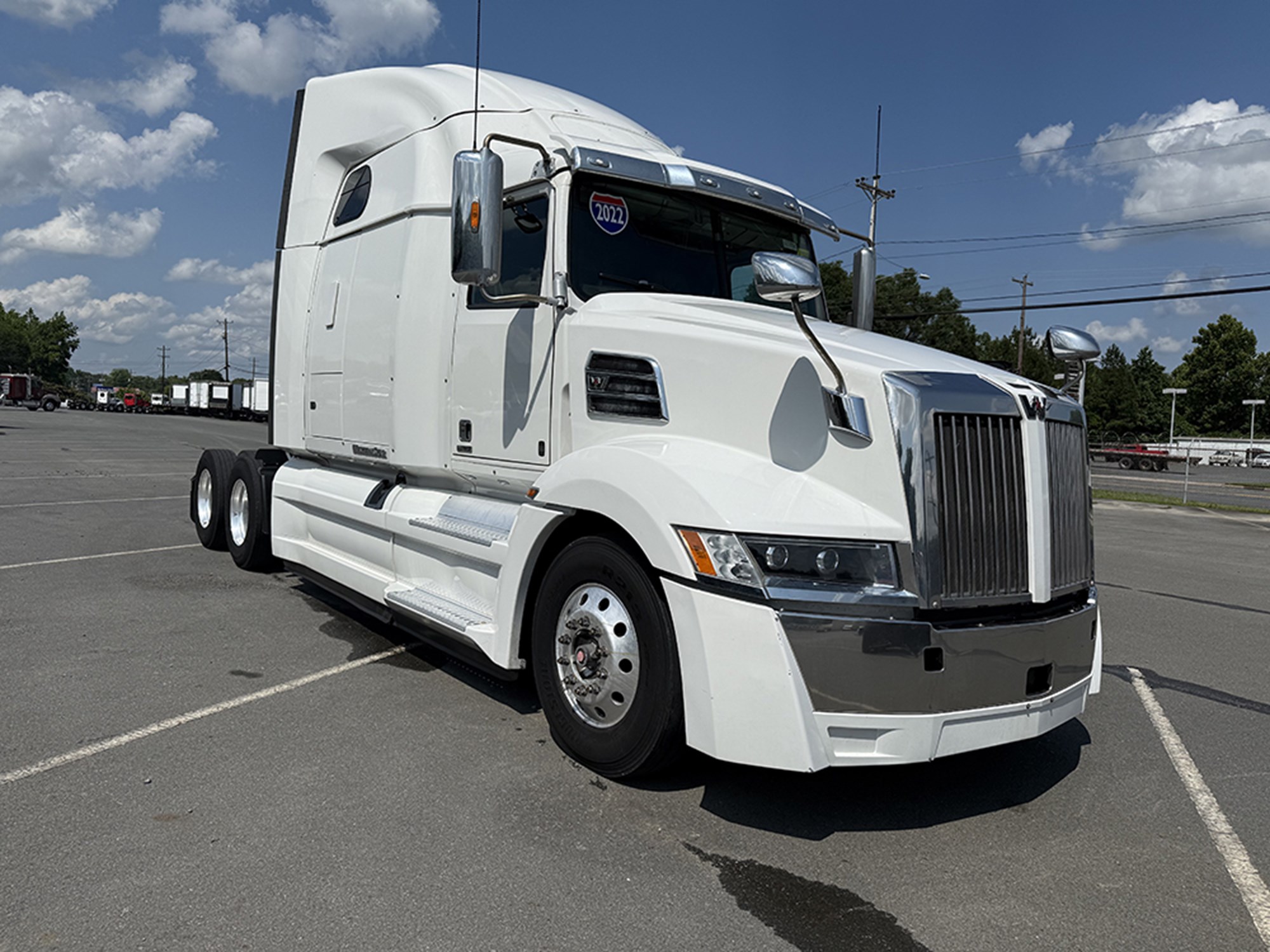 2022 Western Star 5700XE - image 2 of 6