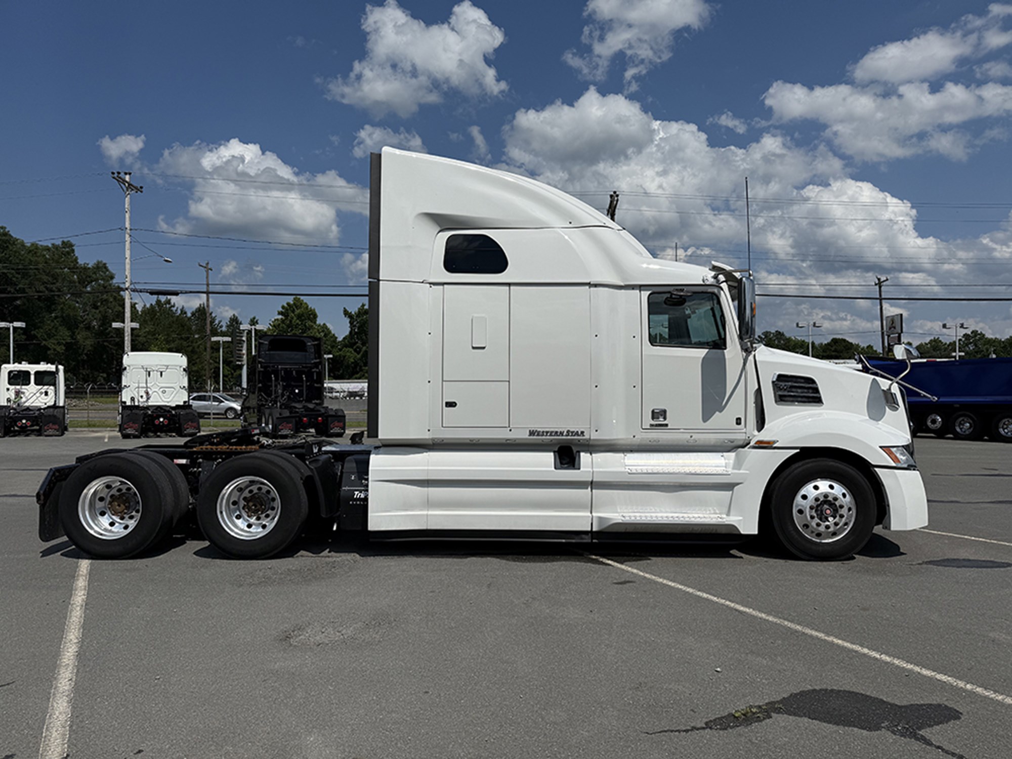 2022 Western Star 5700XE - image 3 of 6