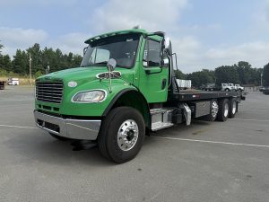 2017 Freightliner M2 106 1752072769790