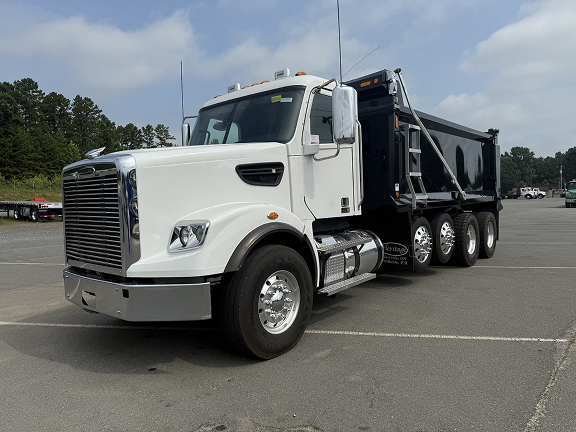 2023 Freightliner 122SD - image 1 of 6