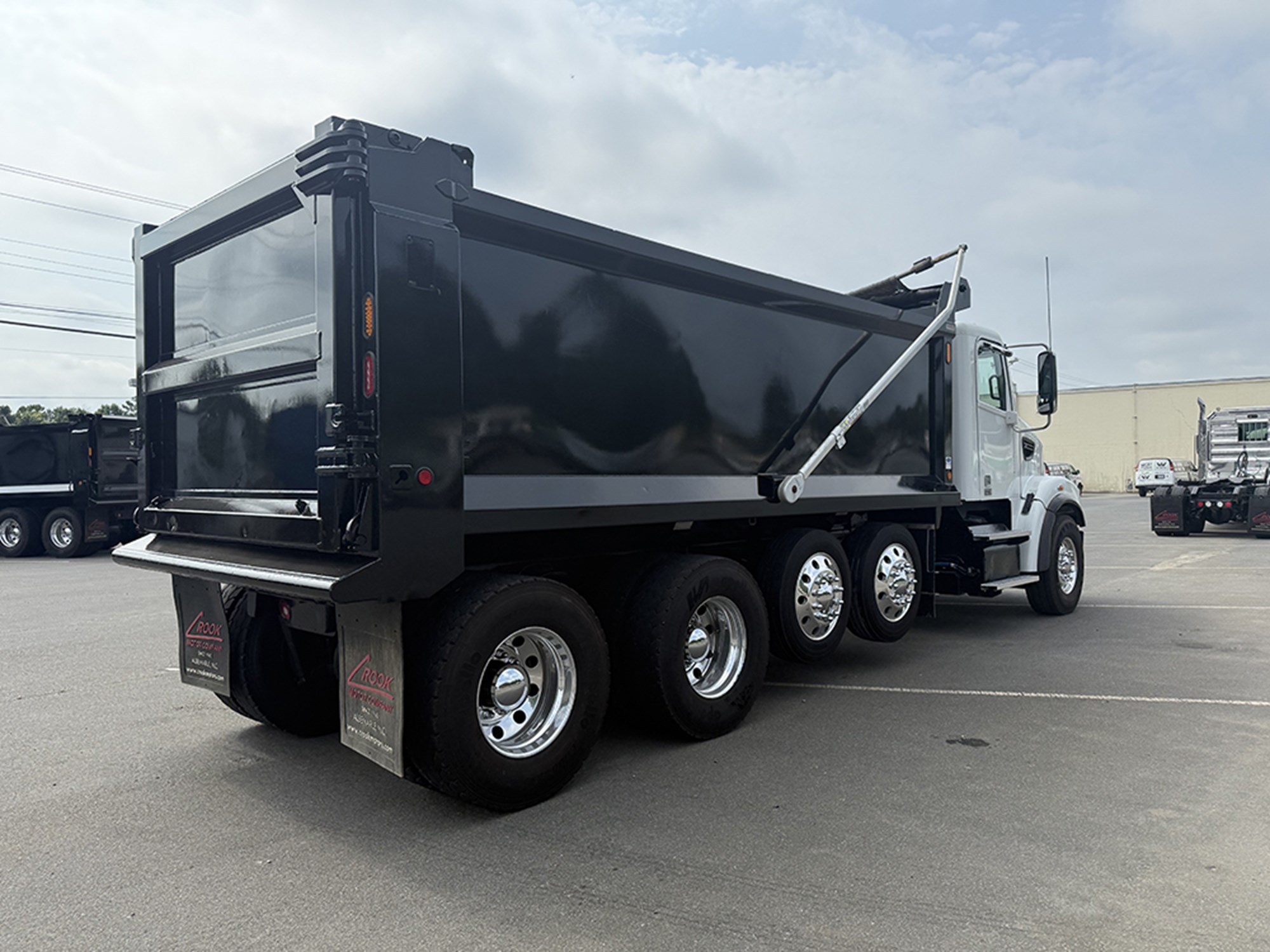 2023 Freightliner 122SD - image 4 of 6