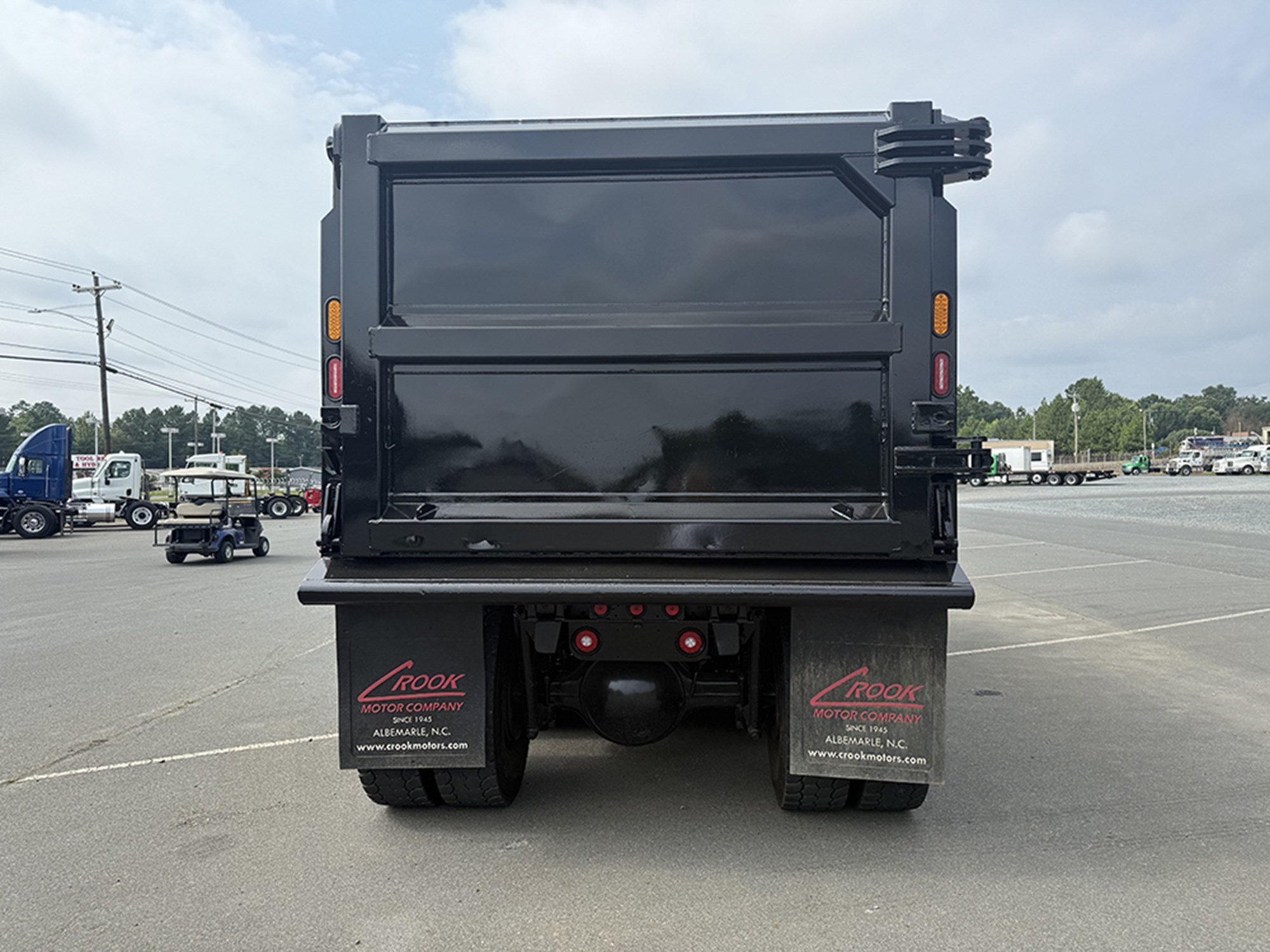 2023 Freightliner 122SD - image 5 of 6
