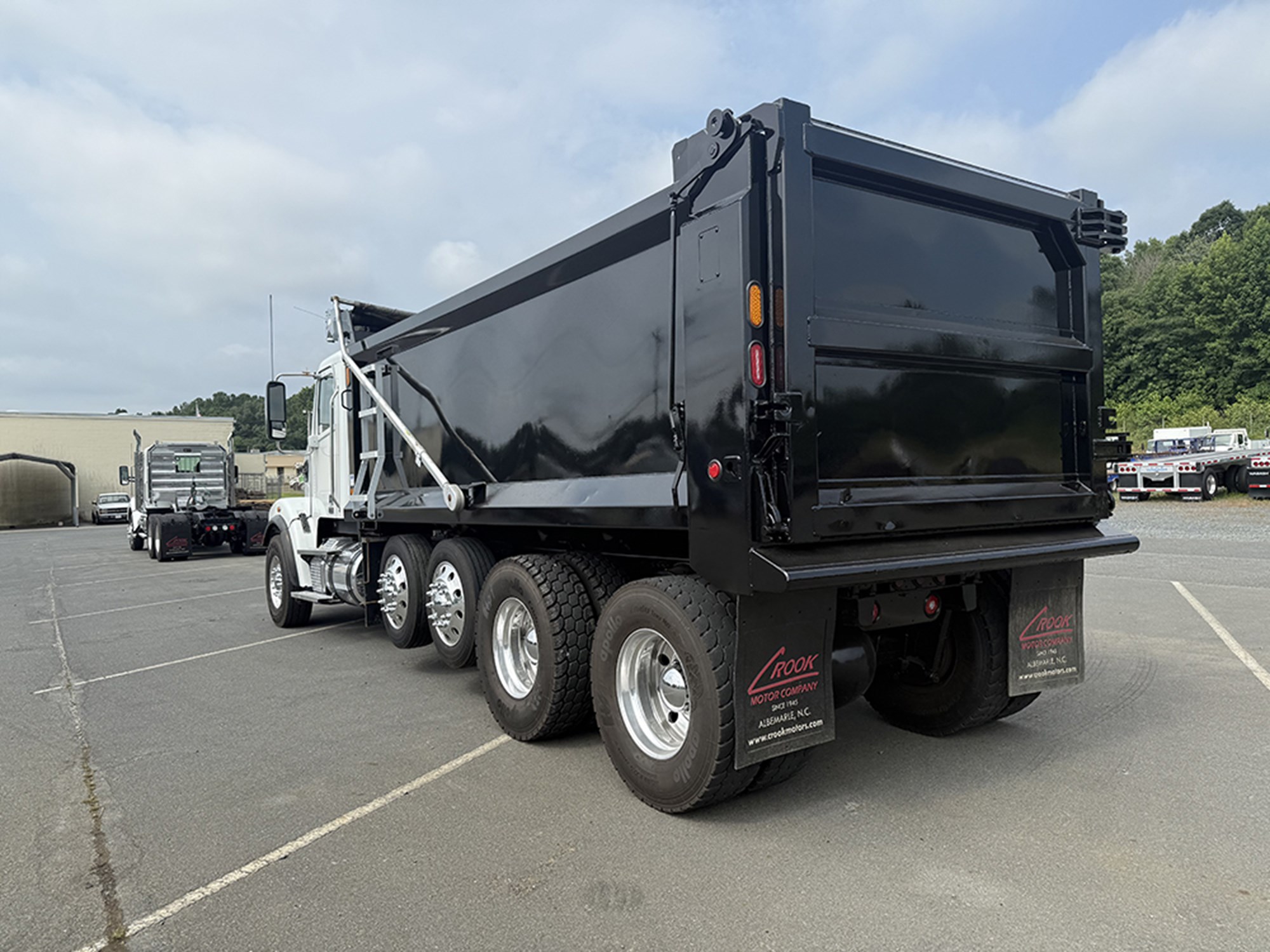 2023 Freightliner 122SD - image 6 of 6