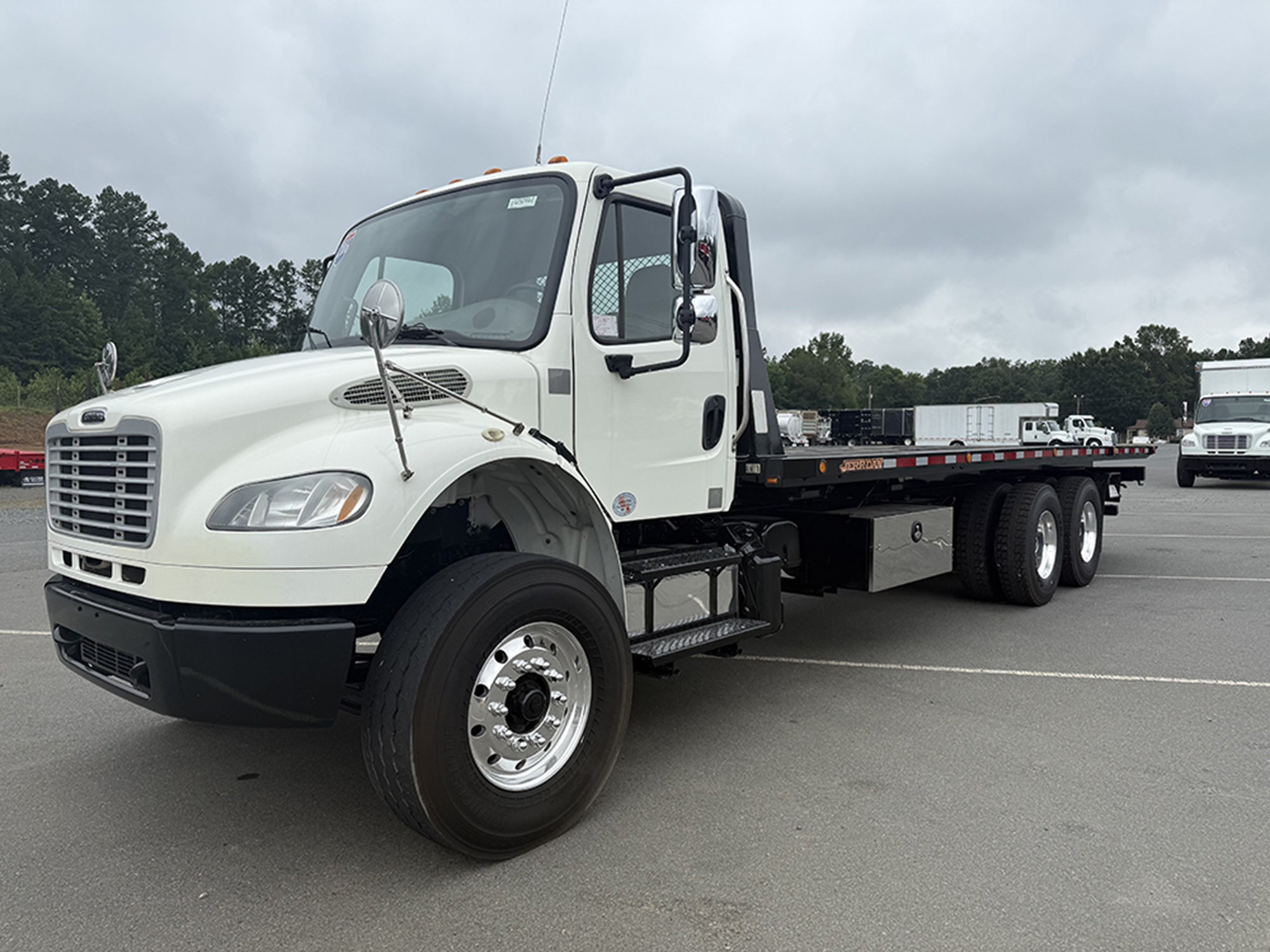 2016 Freightliner M2 - image 1 of 6