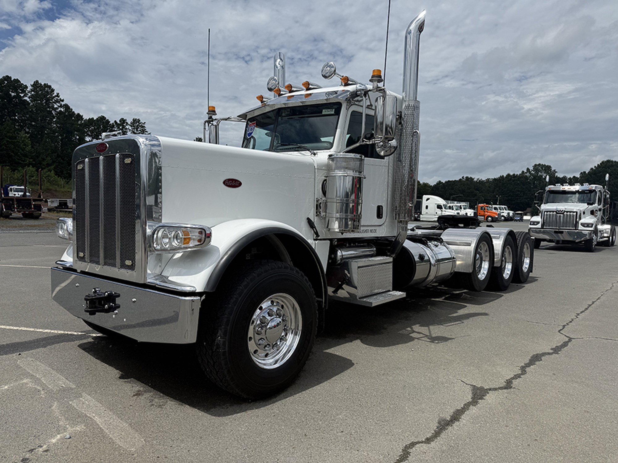 2020 Peterbilt 389 - image 1 of 6