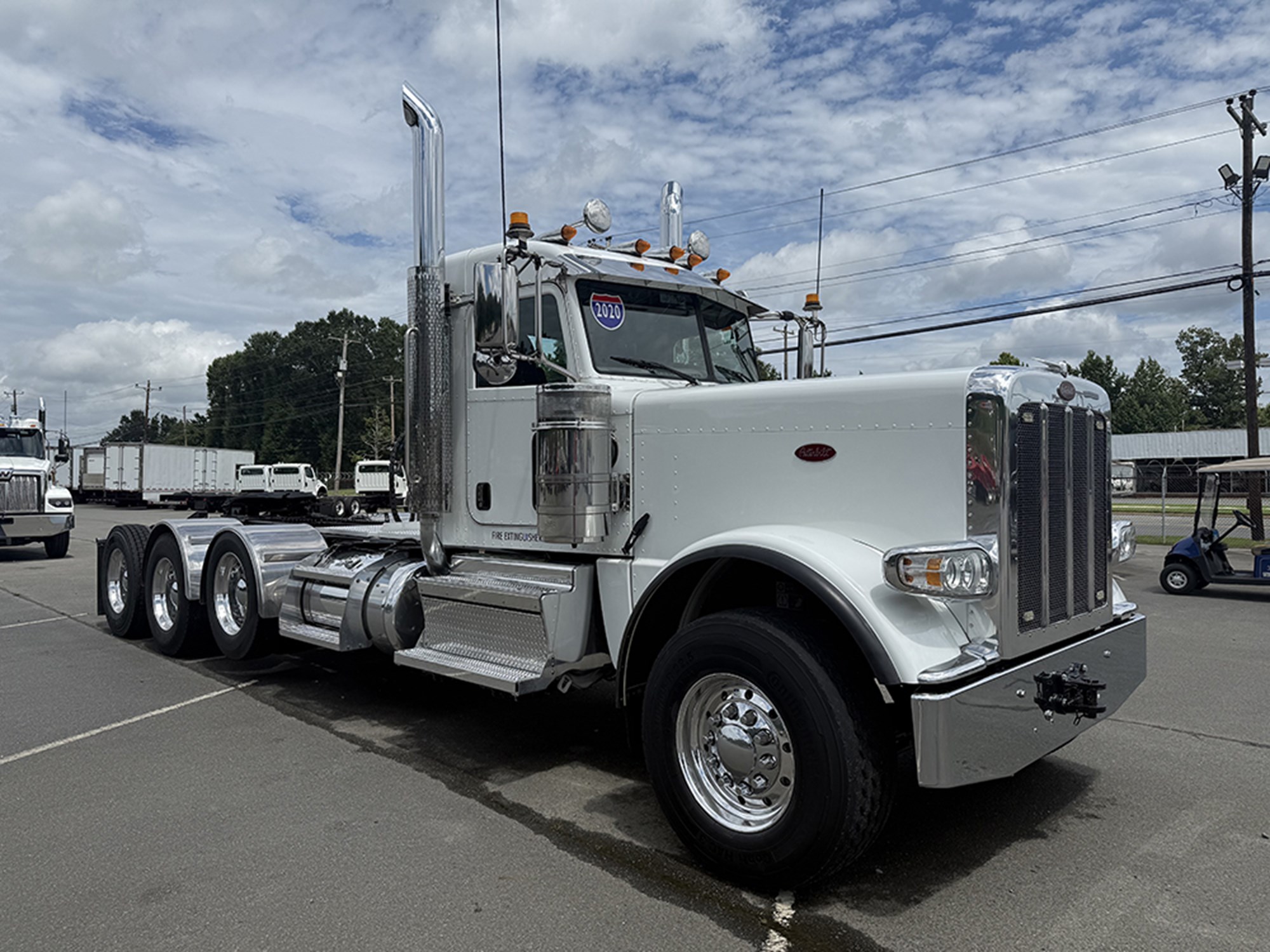 2020 Peterbilt 389 - image 2 of 6