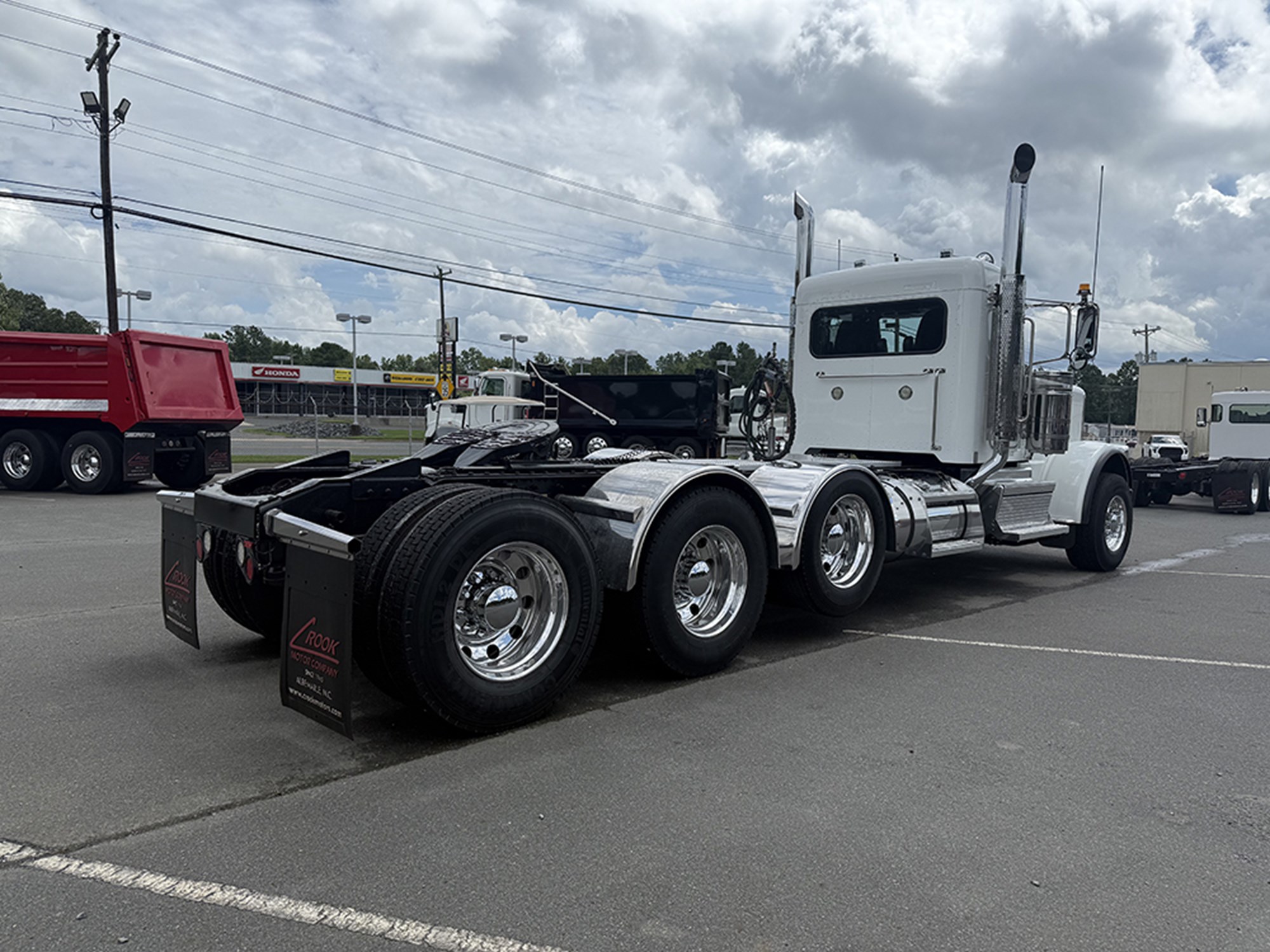 2020 Peterbilt 389 - image 4 of 6