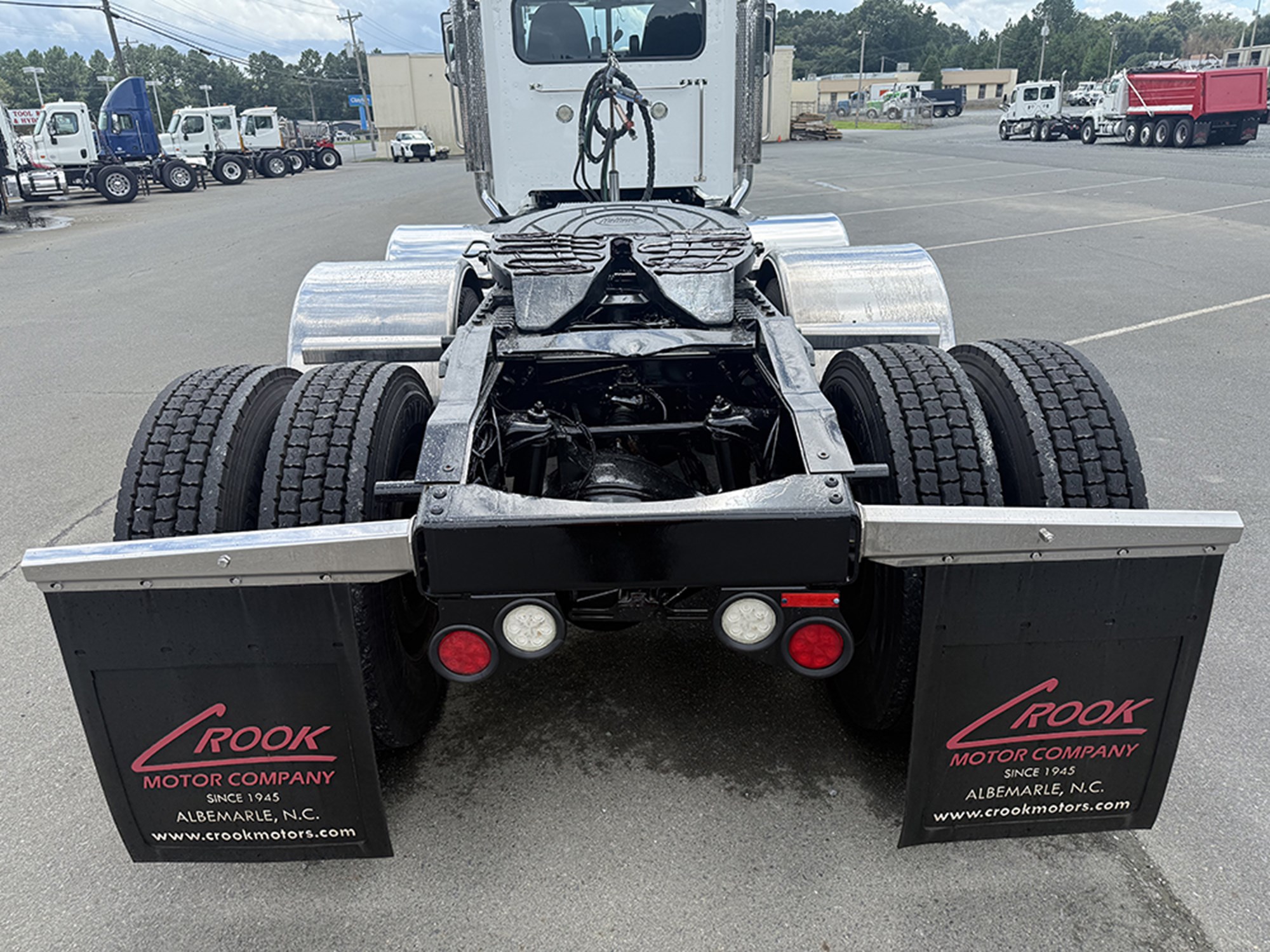 2020 Peterbilt 389 - image 5 of 6