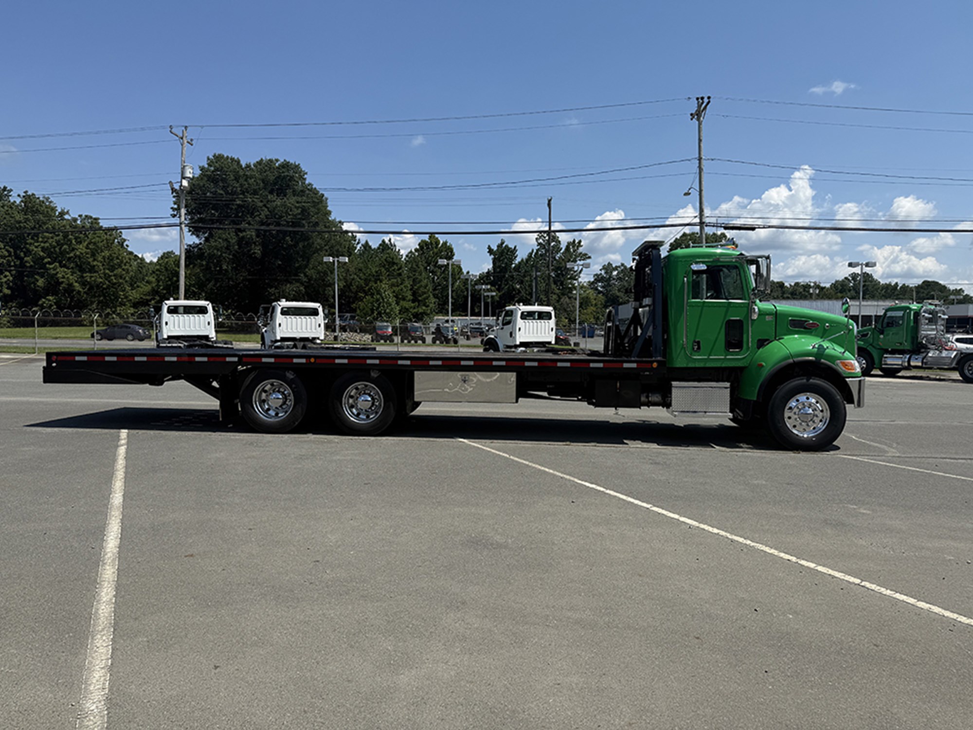 2018 Peterbilt 348 - image 3 of 6