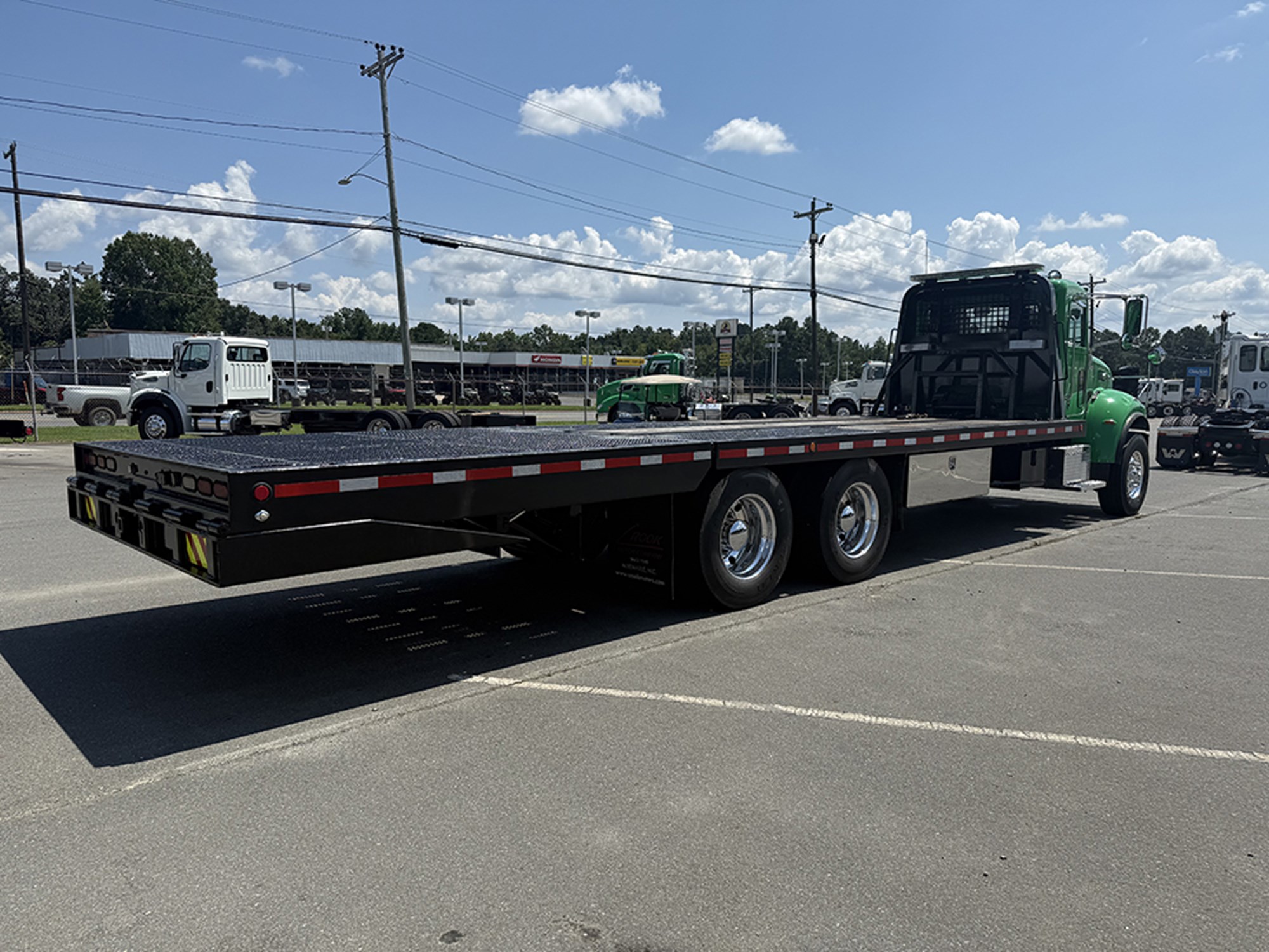 2018 Peterbilt 348 - image 4 of 6