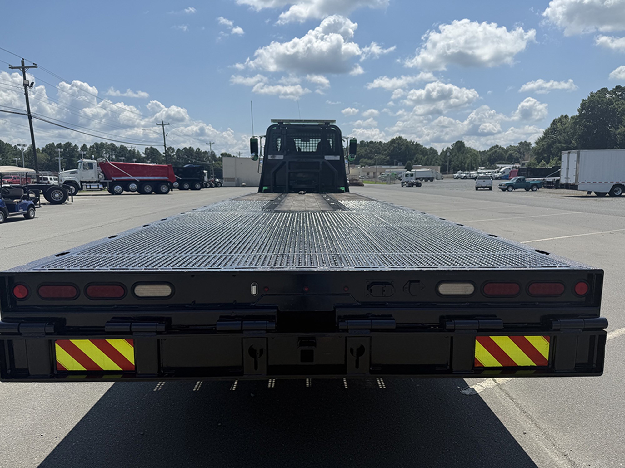 2018 Peterbilt 348 - image 5 of 6