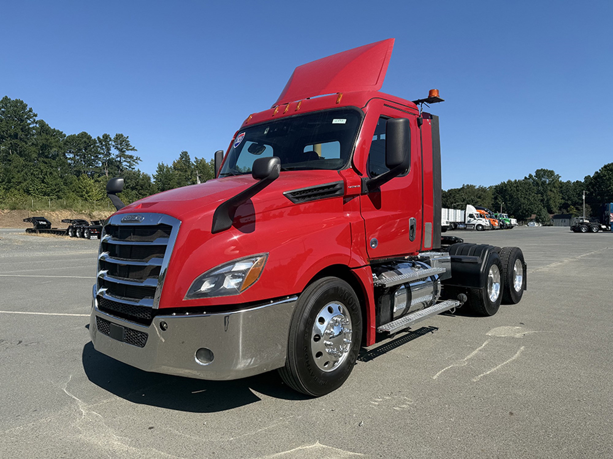 2021 Freightliner Cascadia 126 - image 1 of 6