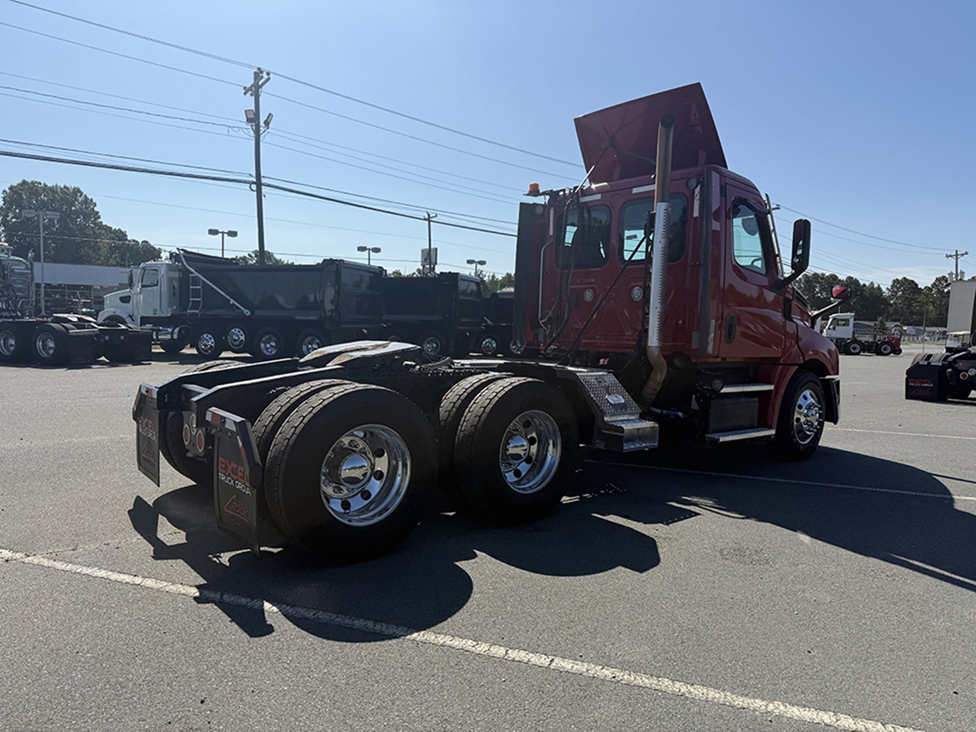 2021 Freightliner Cascadia 126 - image 4 of 6