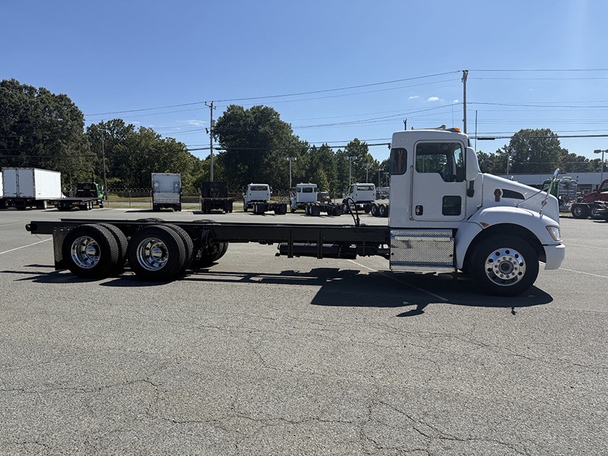 2012 Kenworth 370 - image 3 of 6