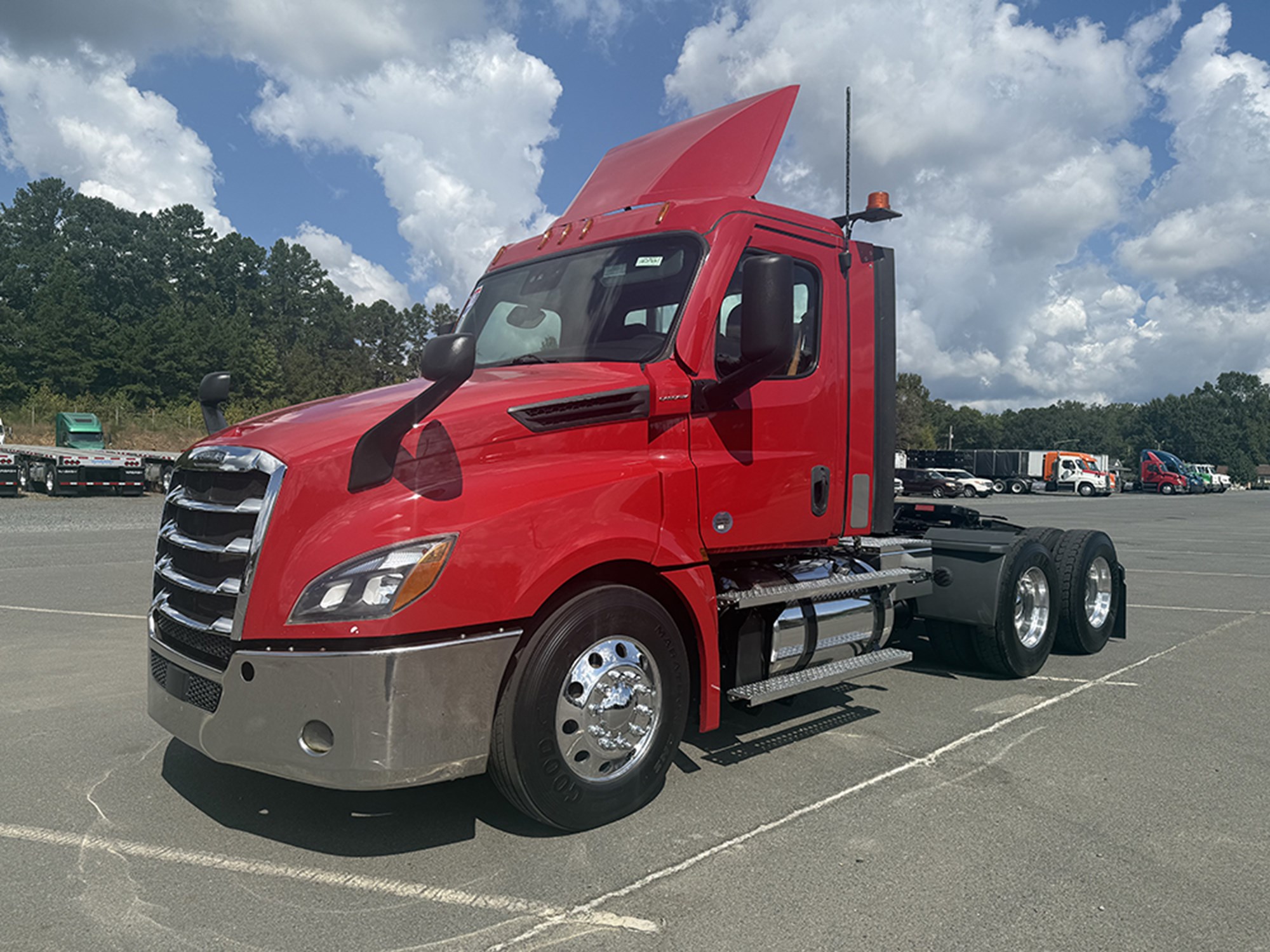 2021 Freightliner Cascadia 126 - image 1 of 6