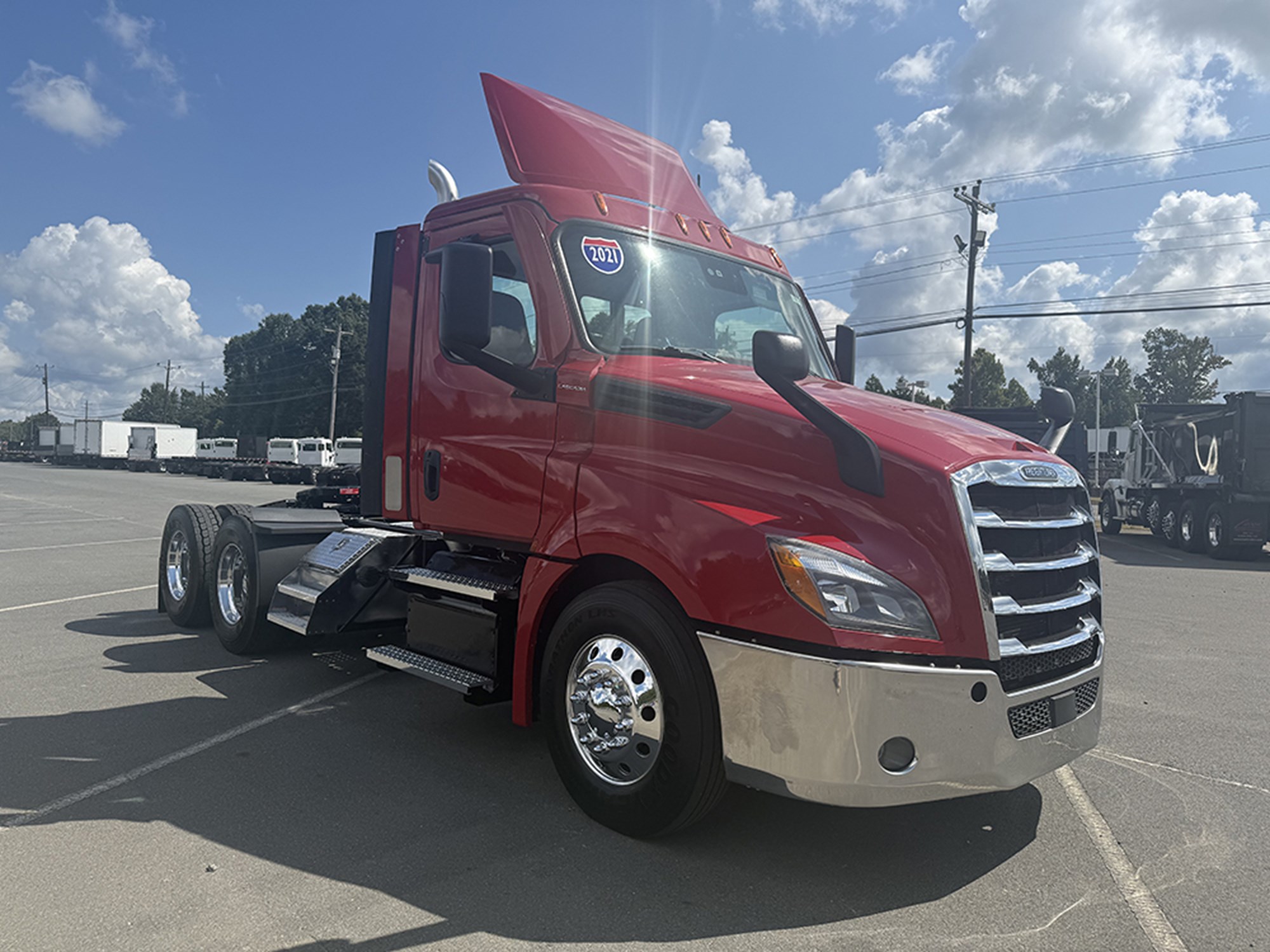 2021 Freightliner Cascadia 126 - image 2 of 6