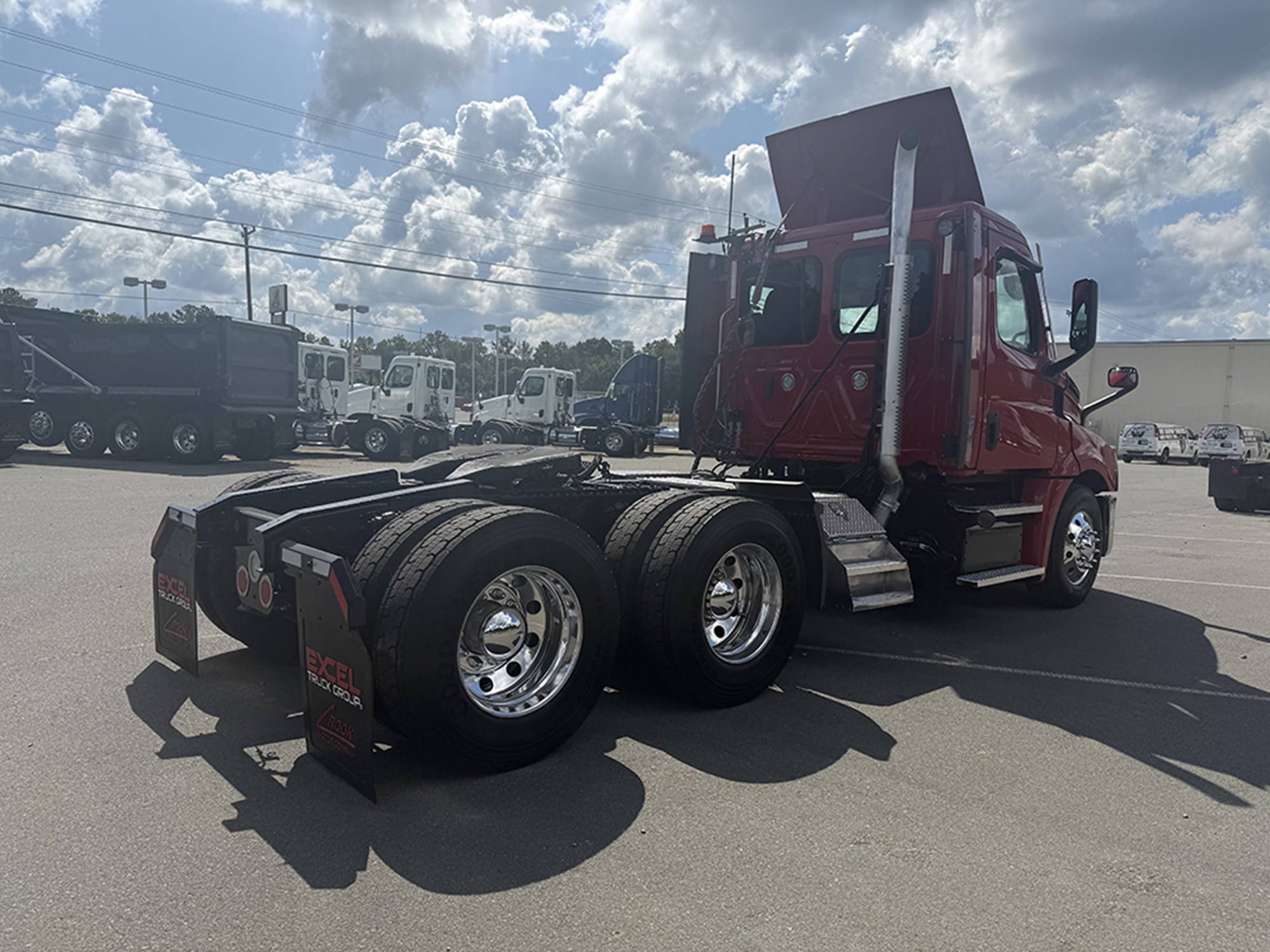 2021 Freightliner Cascadia 126 - image 4 of 6