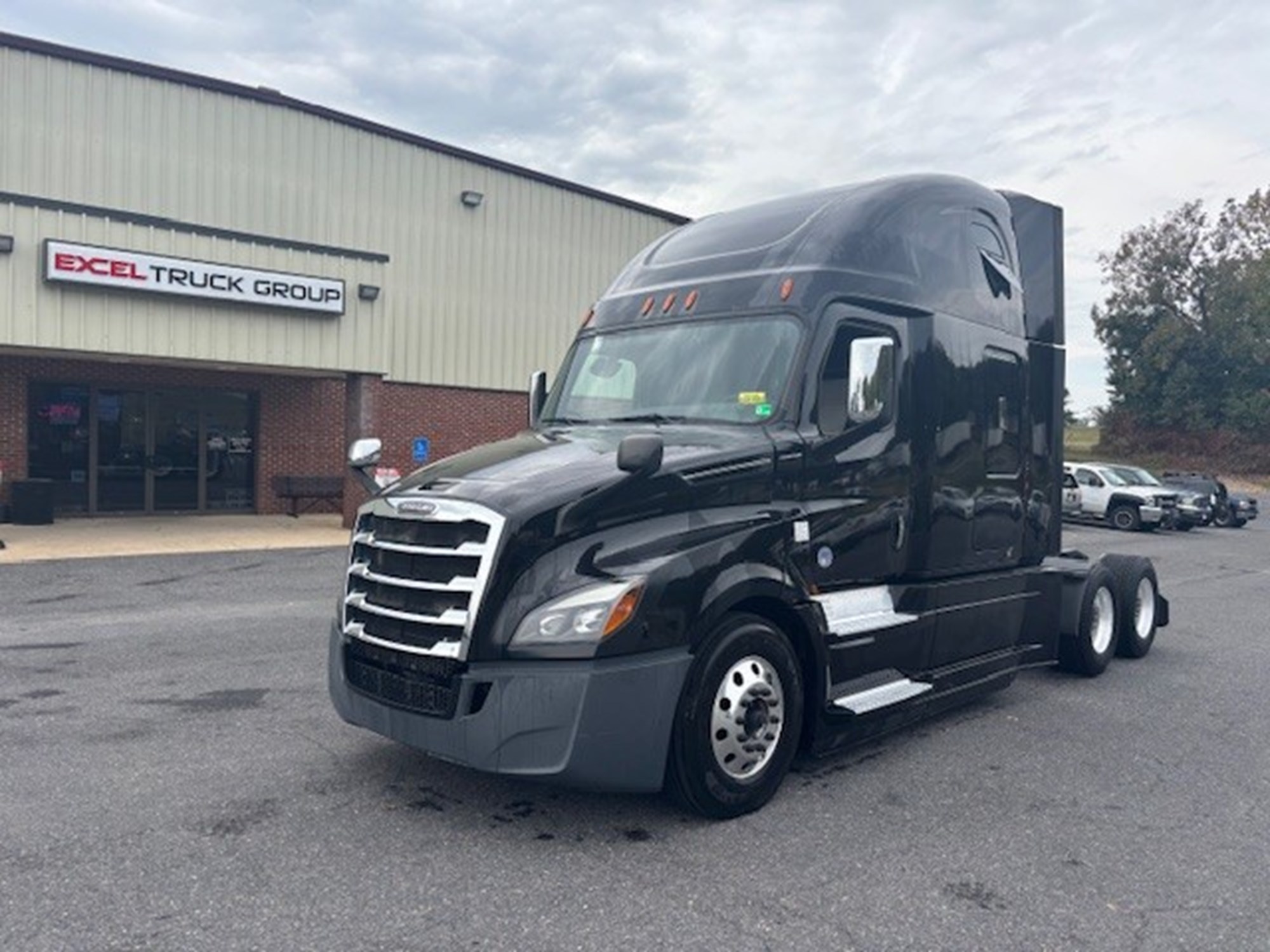 2020 Freightliner Cascadia 126 - image 1 of 6