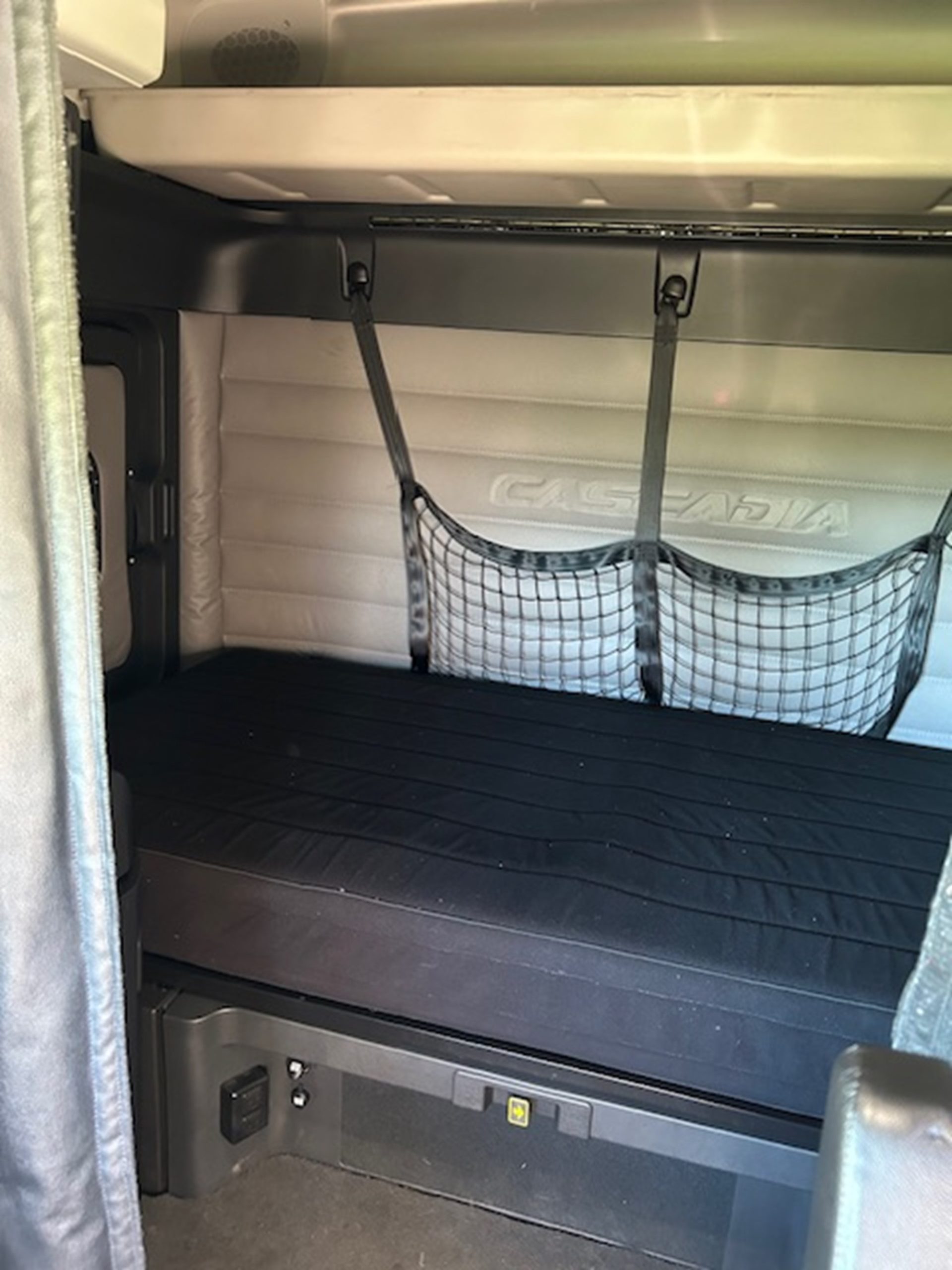 2020 Freightliner Cascadia 126 1760042511221 2020 Freightliner Cascadia 126 1760042511221