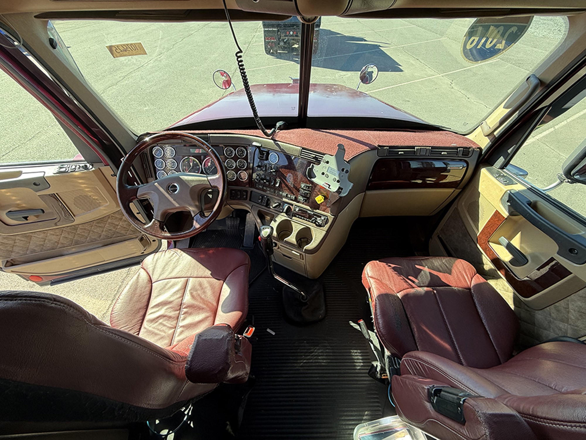 2016 Freightliner CC132 Coronado 1761924114788 2016 Freightliner CC132 Coronado 1761924114788