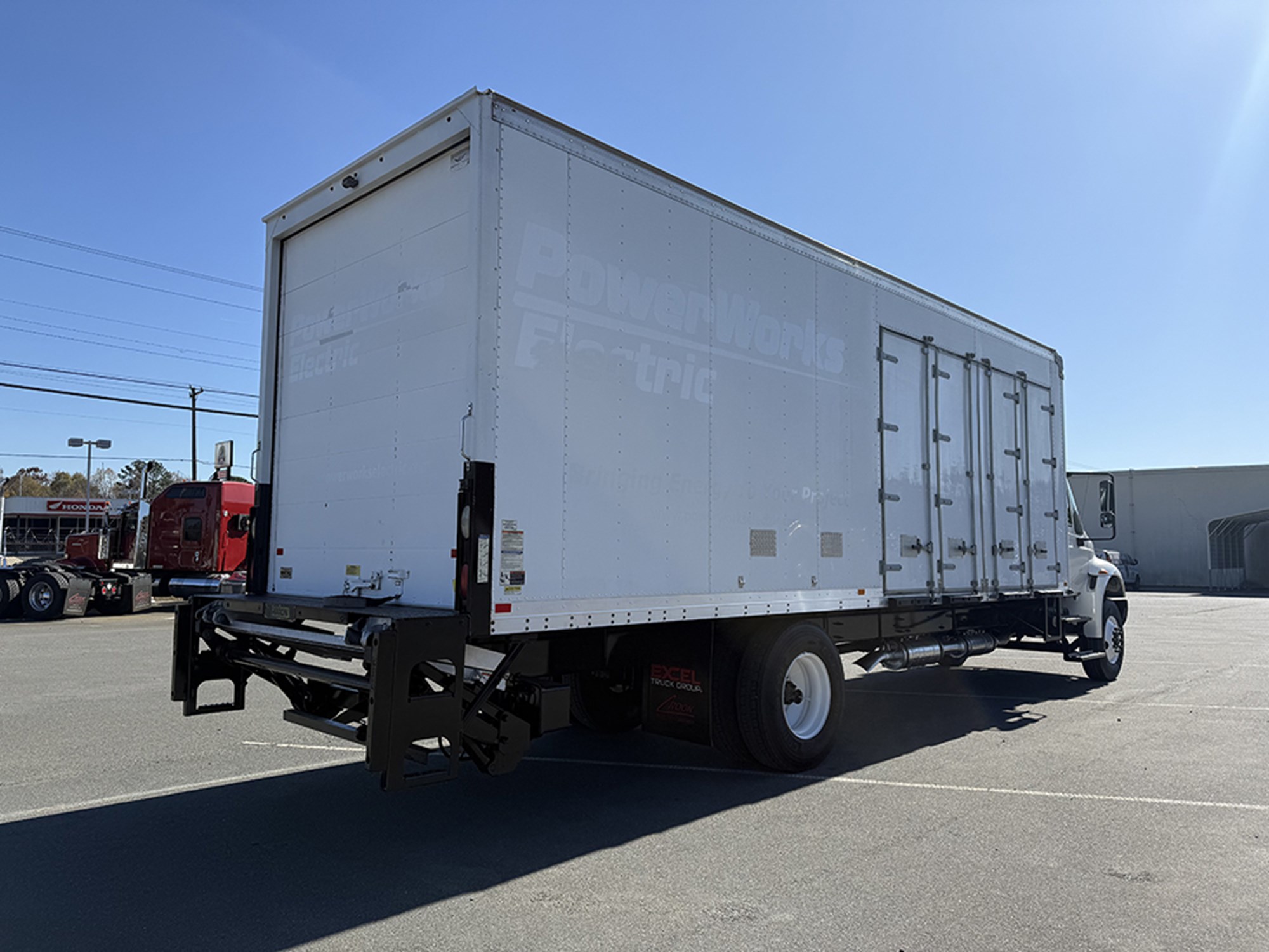 2017 International 4300 2017 International 4300 - image 4 of 6