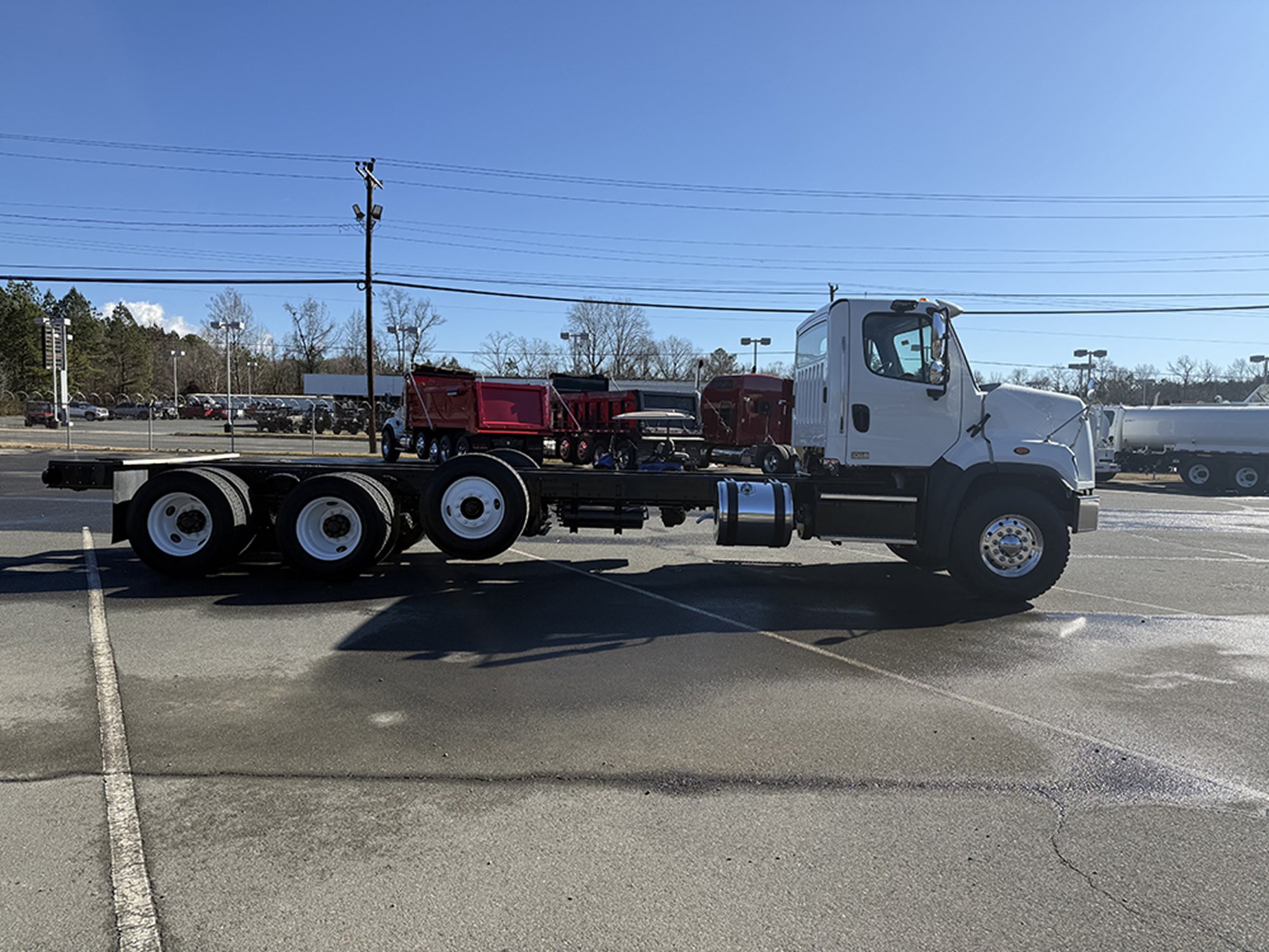 2018 Freightliner 108SD 2018 Freightliner 108SD - image 3 of 6