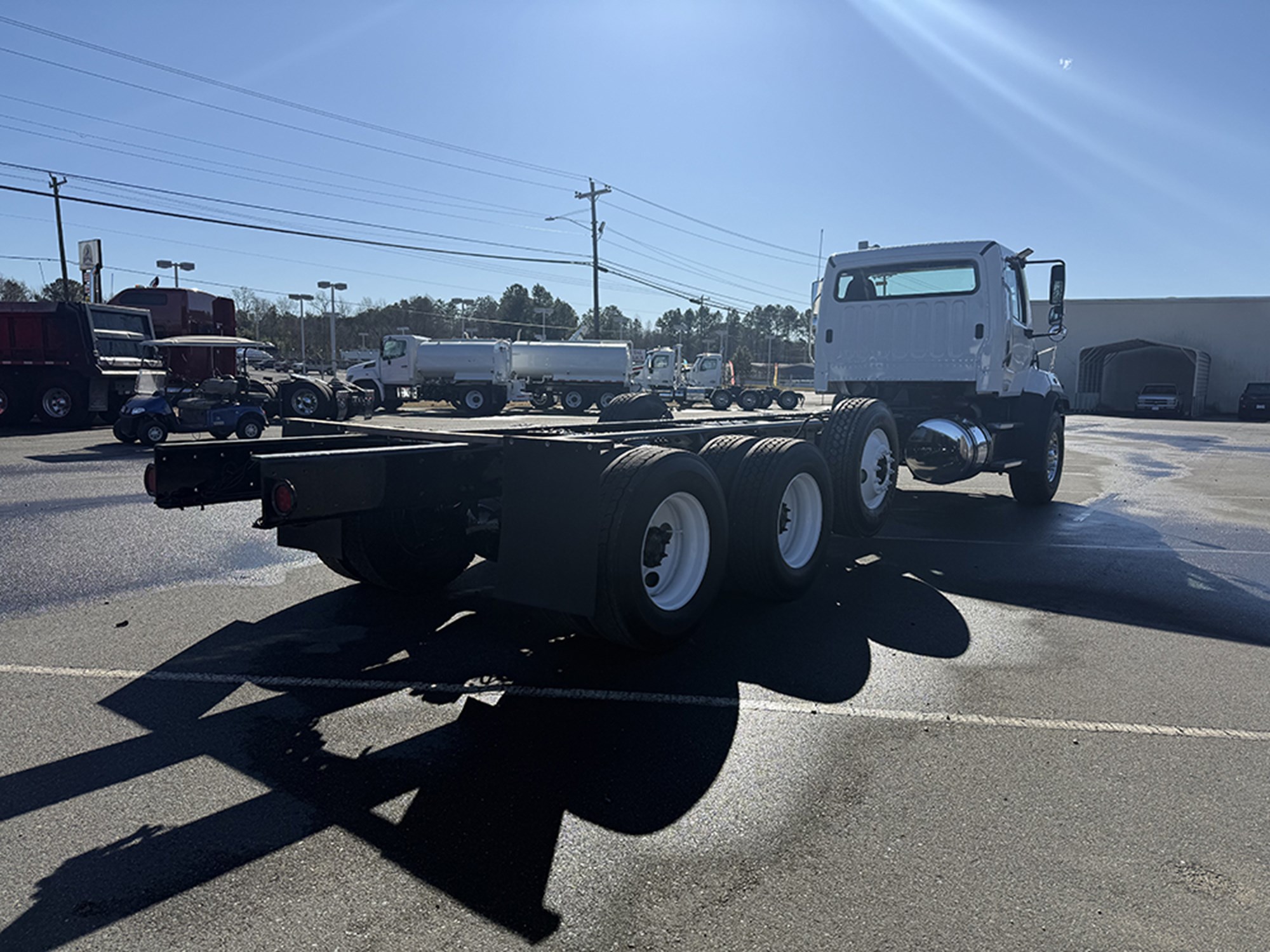 2018 Freightliner 108SD 2018 Freightliner 108SD - image 4 of 6