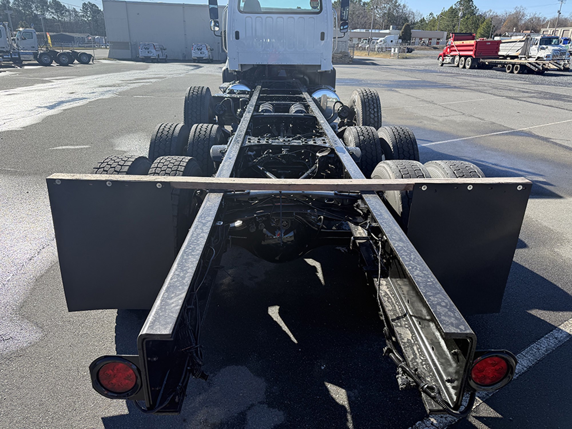 2018 Freightliner 108SD 2018 Freightliner 108SD - image 5 of 6