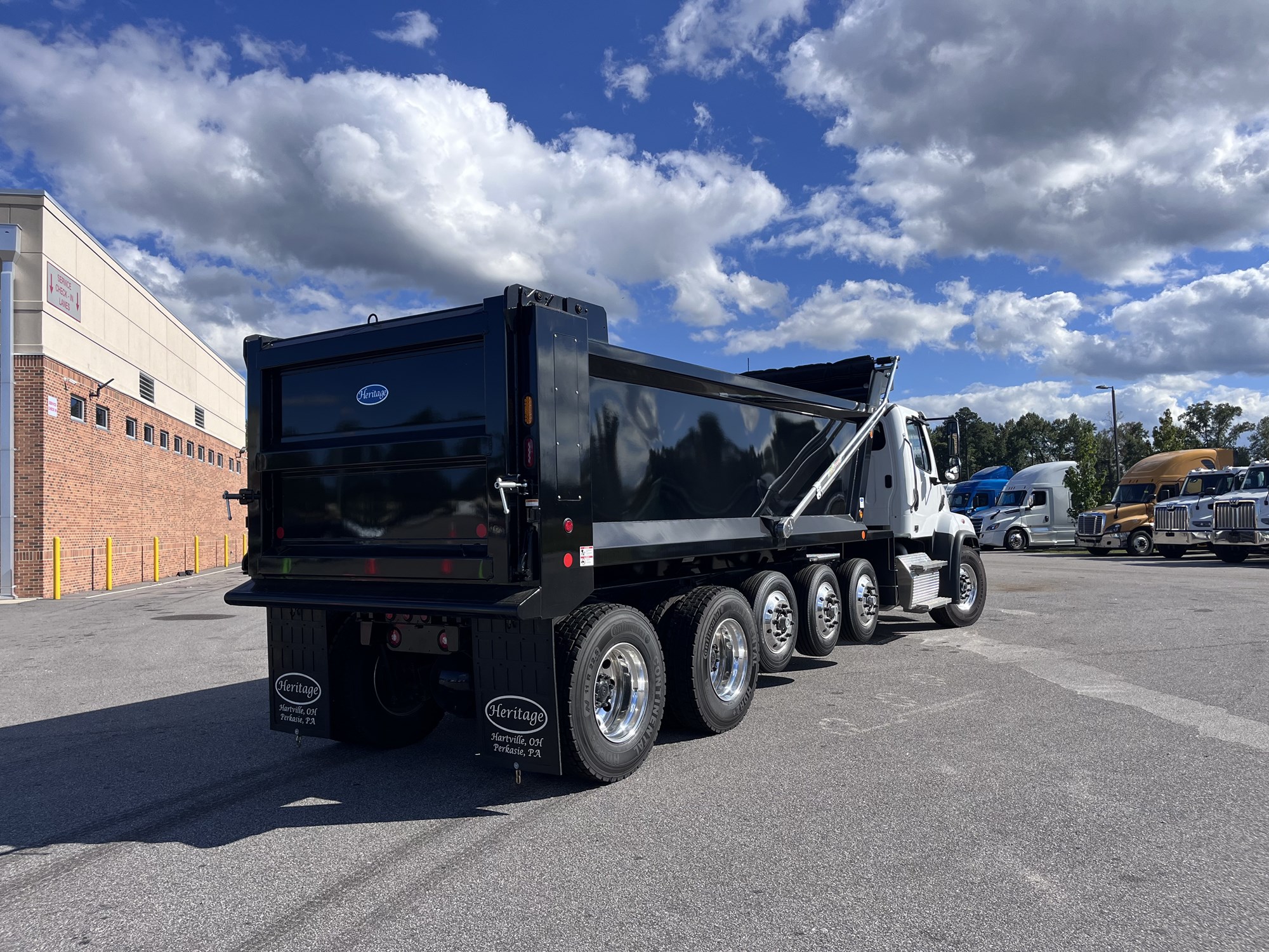 2026 Freightliner 114SD 2026 Freightliner 114SD - image 2 of 5