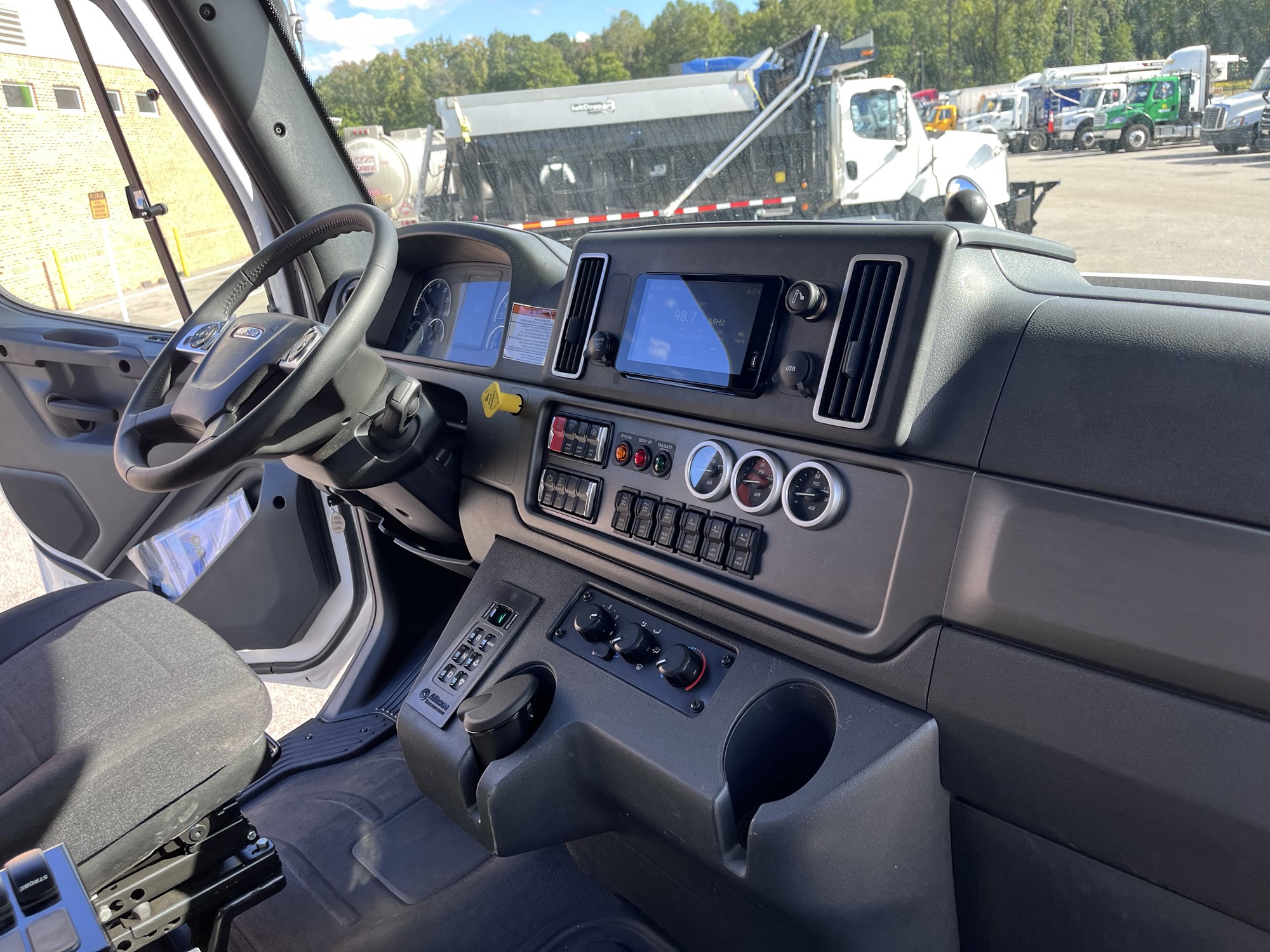 2026 Freightliner 114SD 2026 Freightliner 114SD - image 3 of 5