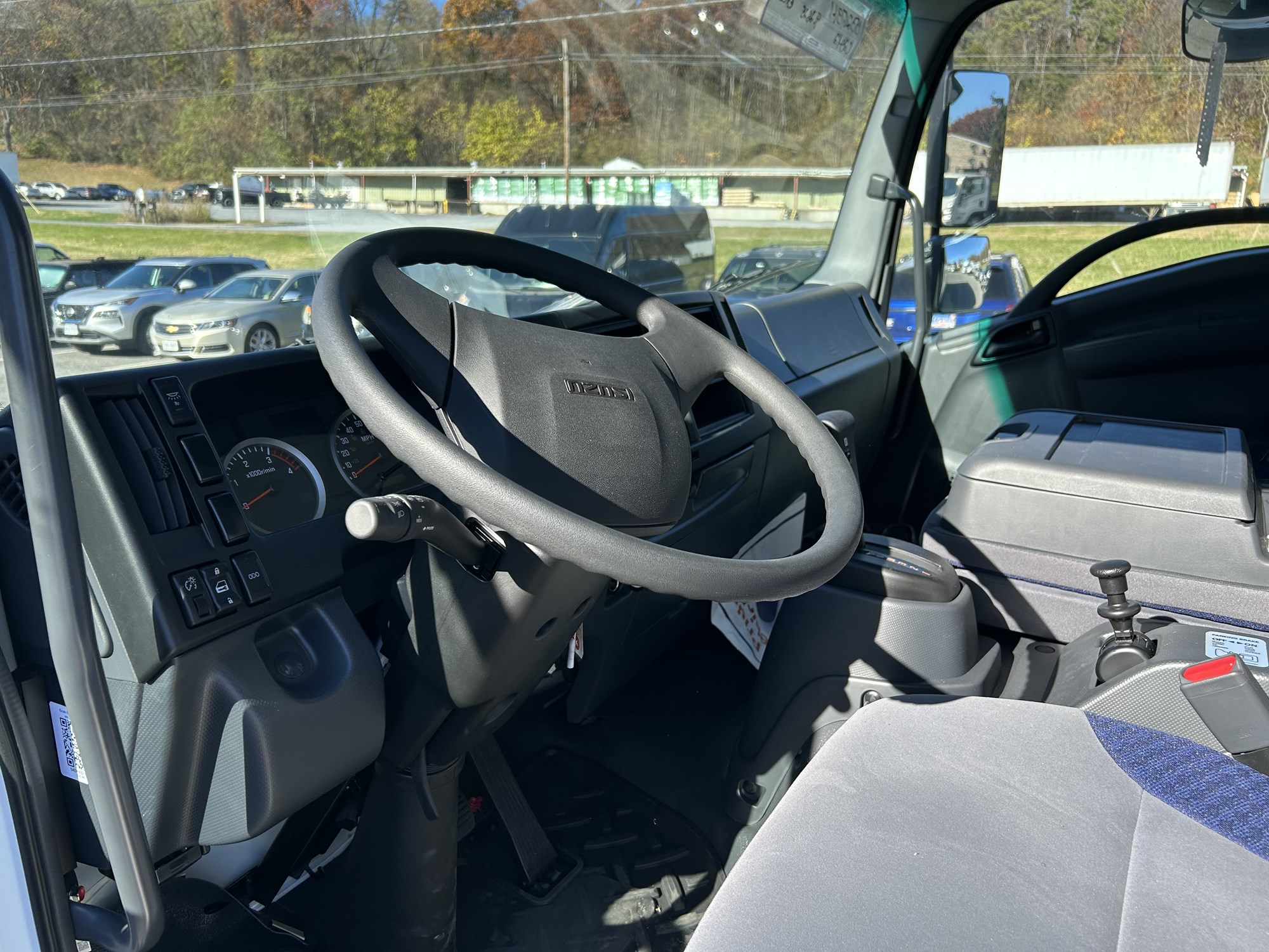 2025 Isuzu FTR 2025 Isuzu FTR - image 5 of 5