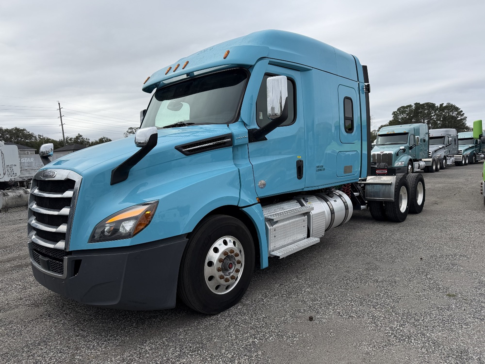 2020 Freightliner Cascadia 126 2020 Freightliner Cascadia 126 - image 1 of 6
