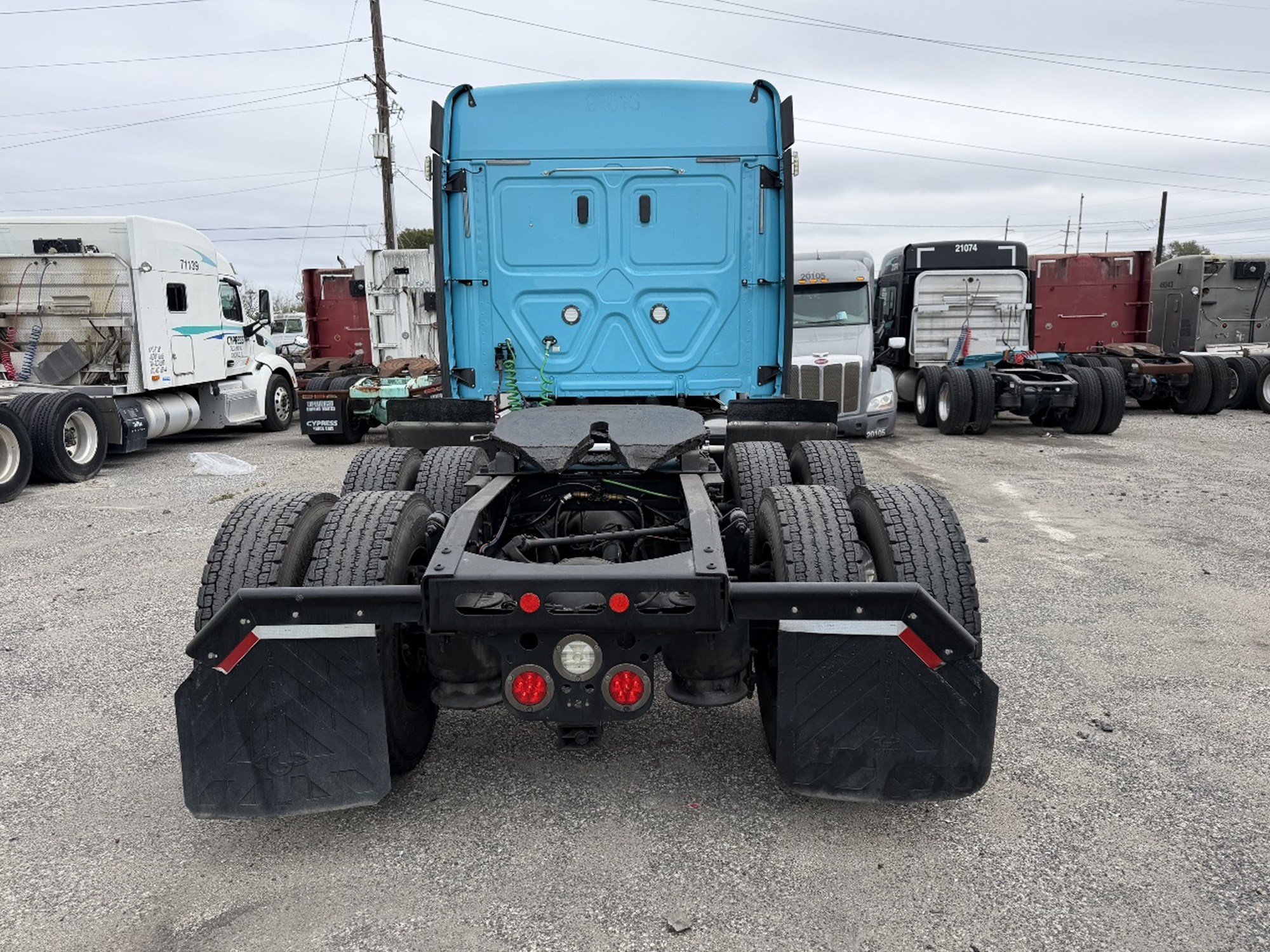 2020 Freightliner Cascadia 126 2020 Freightliner Cascadia 126 - image 4 of 6