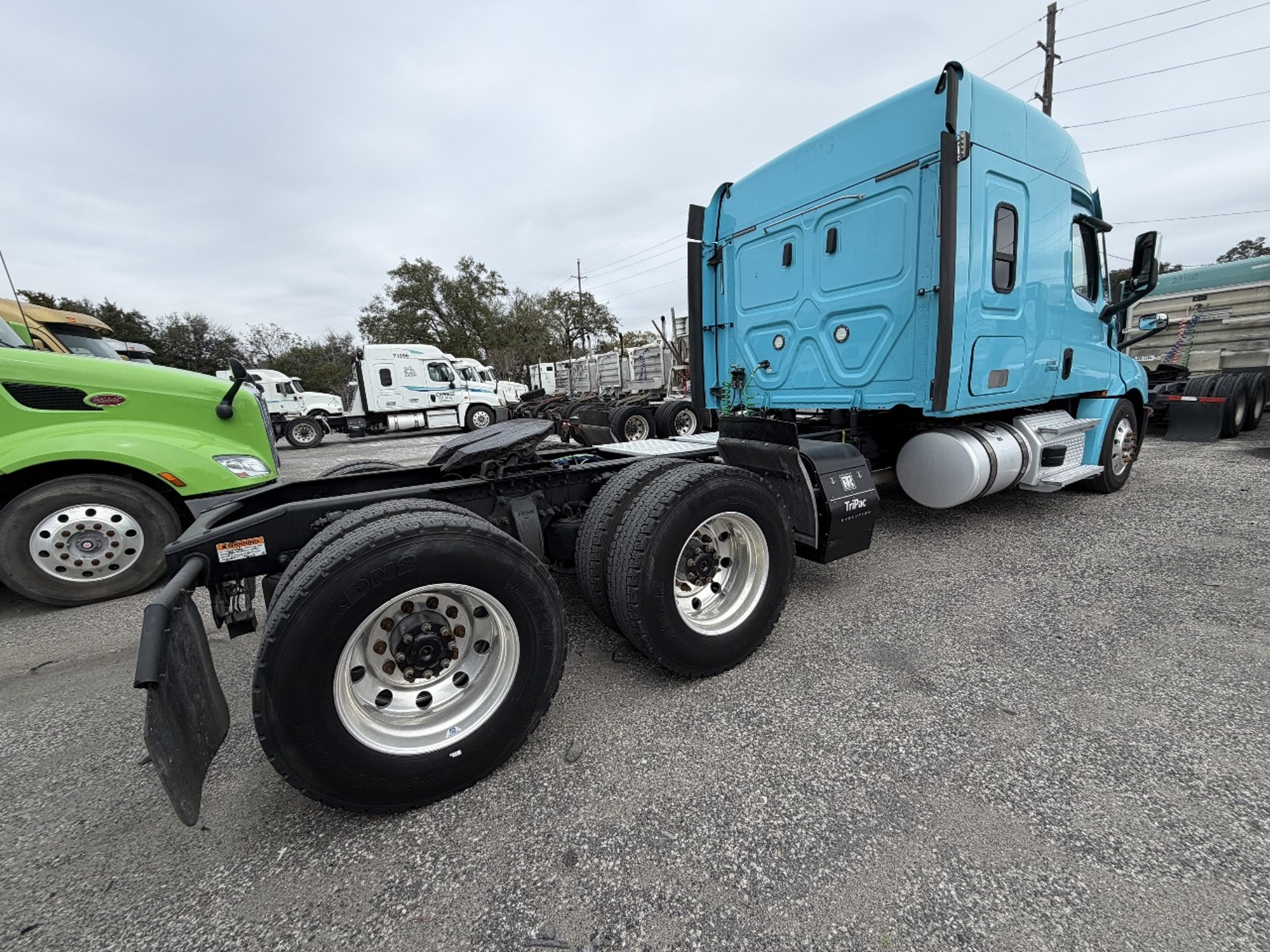 2020 Freightliner Cascadia 126 2020 Freightliner Cascadia 126 - image 5 of 6
