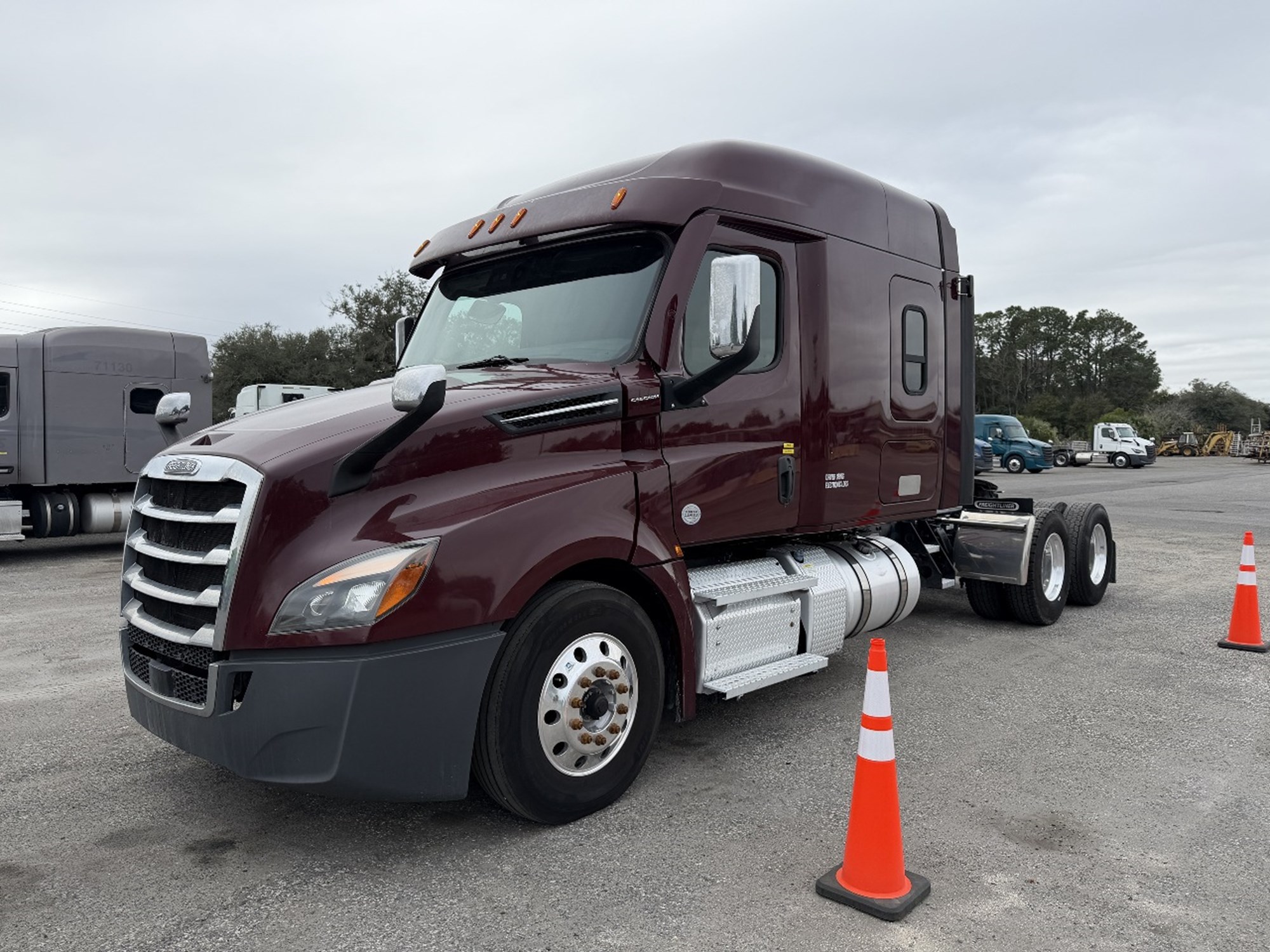 2020 Freightliner Cascadia 126 2020 Freightliner Cascadia 126 - image 1 of 6