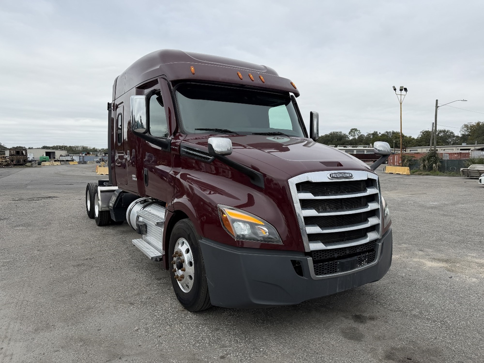 2020 Freightliner Cascadia 126 2020 Freightliner Cascadia 126 - image 2 of 6