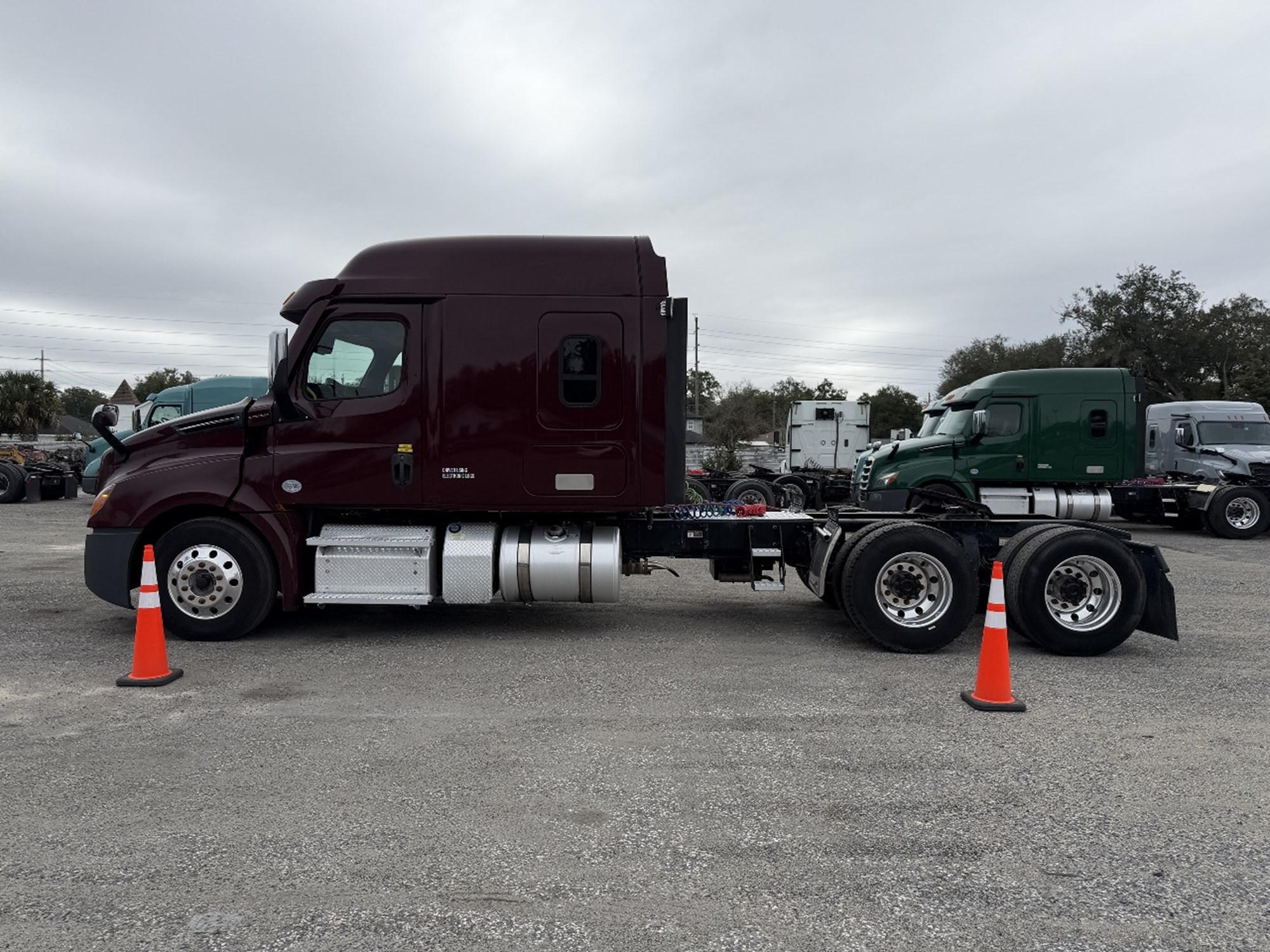 2020 Freightliner Cascadia 126 2020 Freightliner Cascadia 126 - image 6 of 6