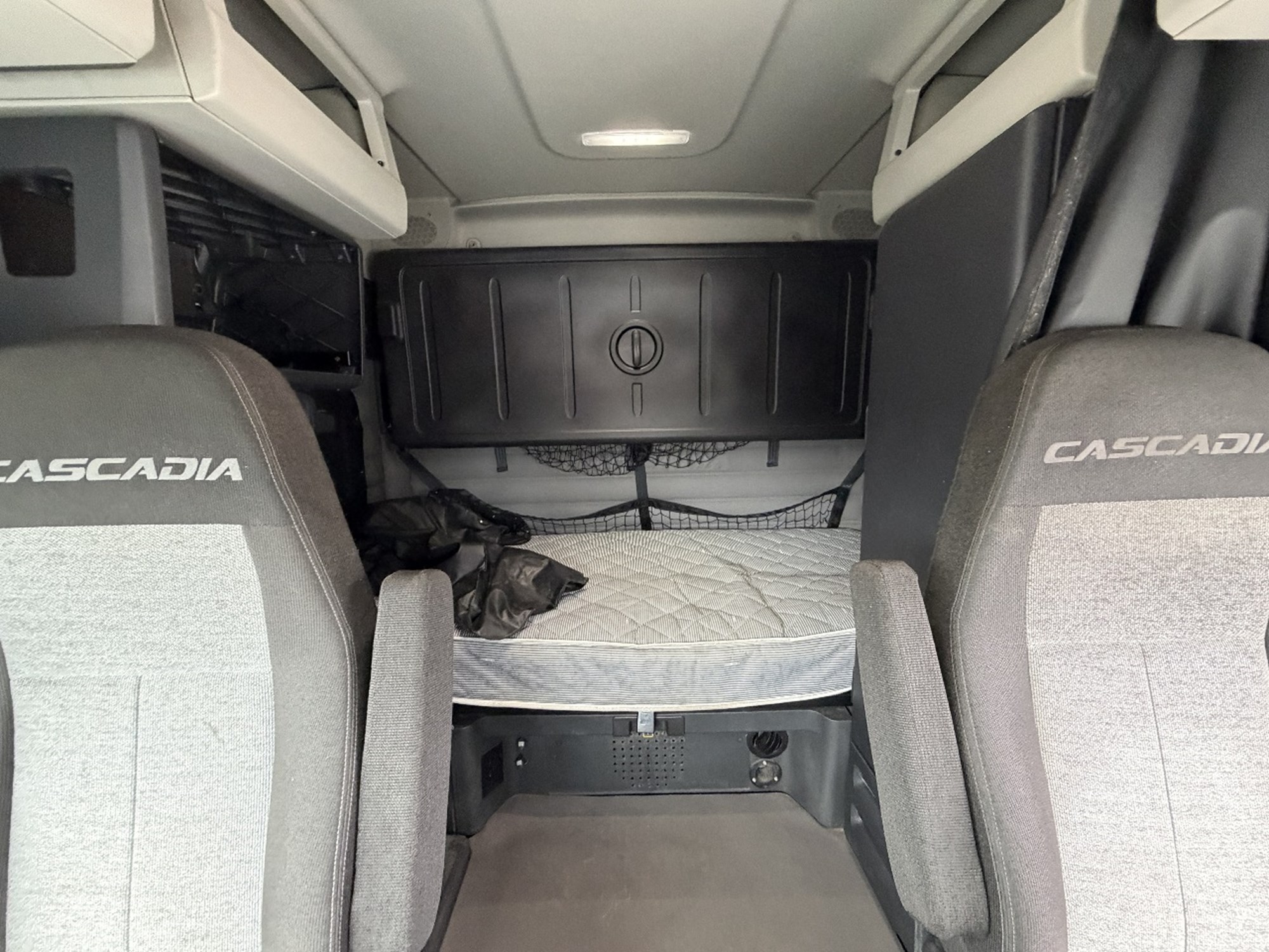 2020 Freightliner Cascadia 126 2020 Freightliner Cascadia 126 - image 6 of 6