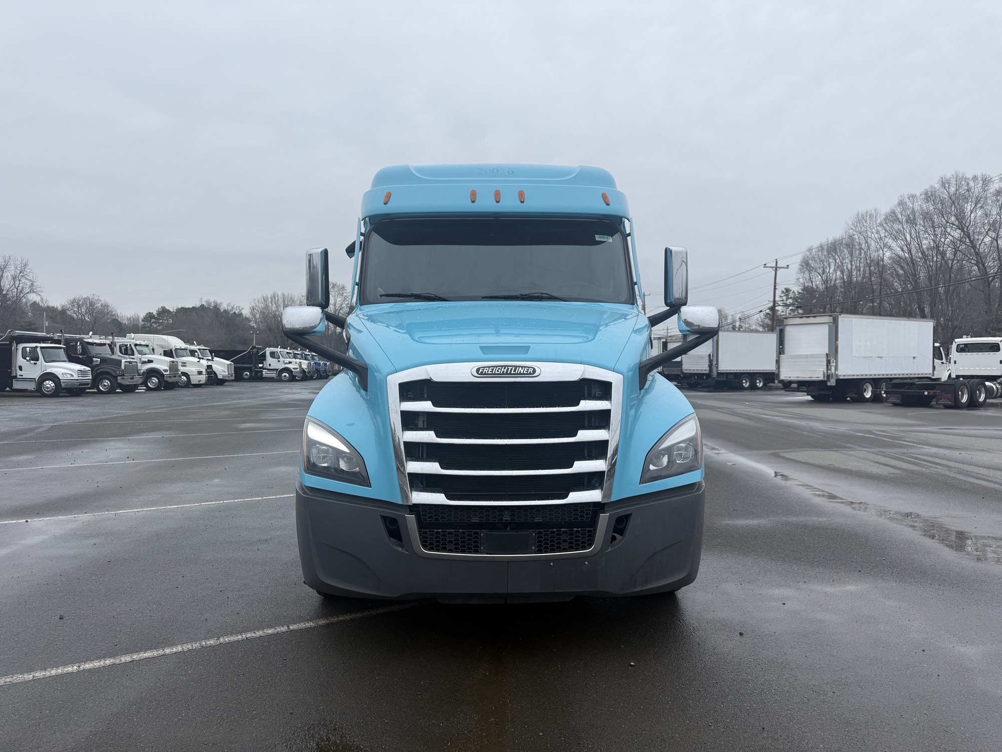 2020 Freightliner Cascadia 126 2020 Freightliner Cascadia 126 - image 2 of 6
