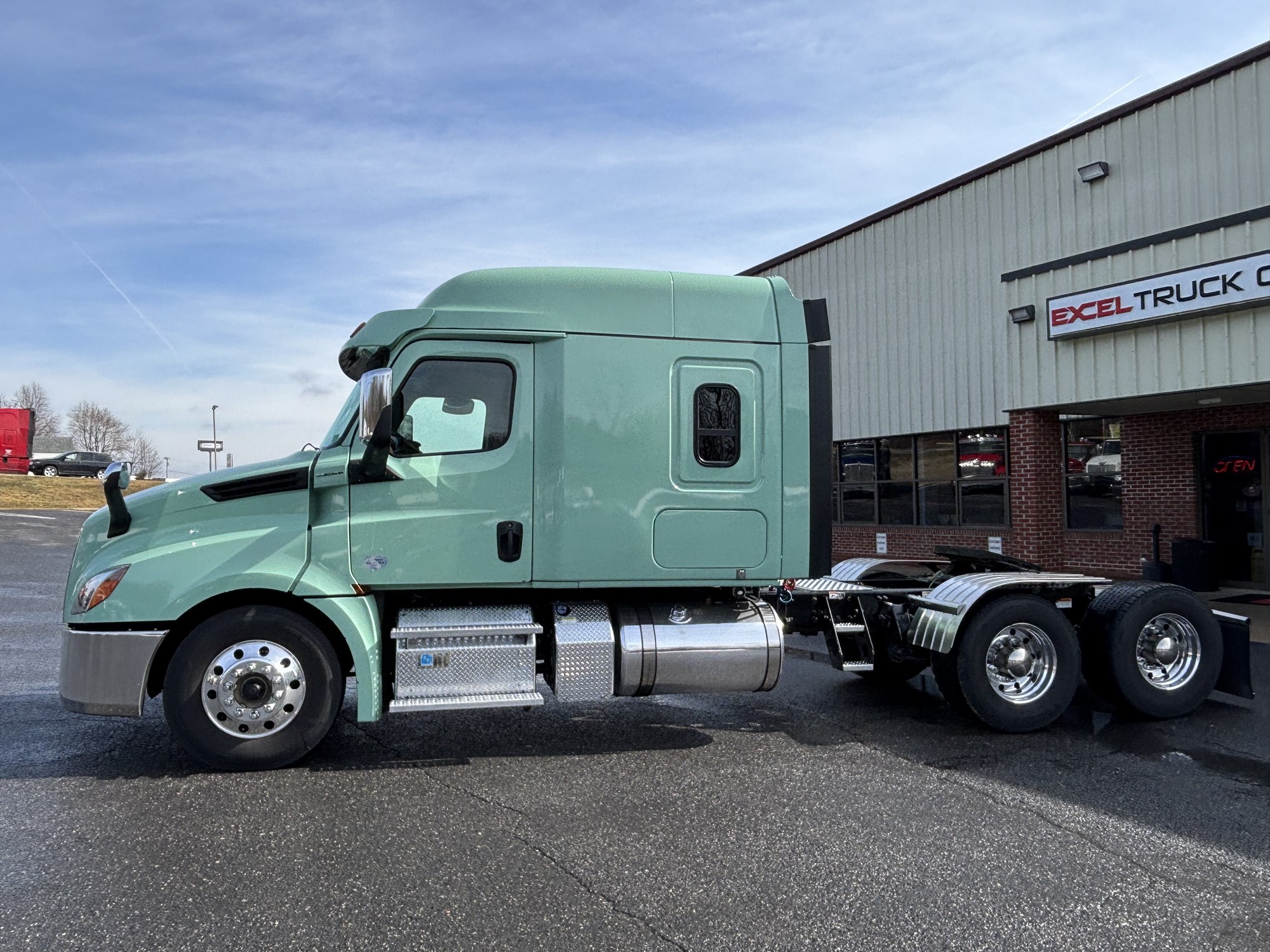 2019 FREIGHTLINER CASCADIA 126 2019 FREIGHTLINER CASCADIA 126 - image 2 of 6