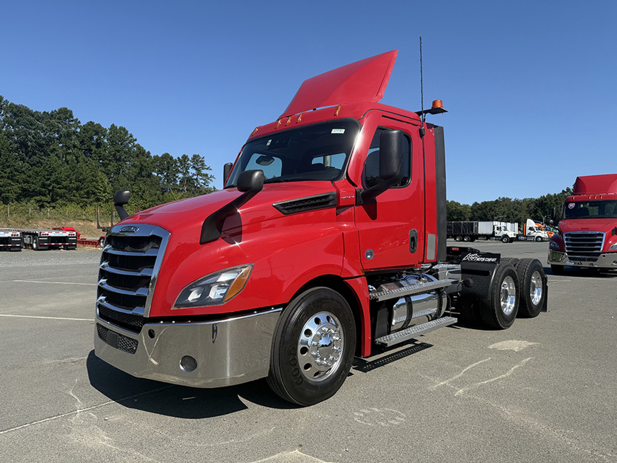 2021 Freightliner Cascadia 126 2021 Freightliner Cascadia 126 - image 1 of 6