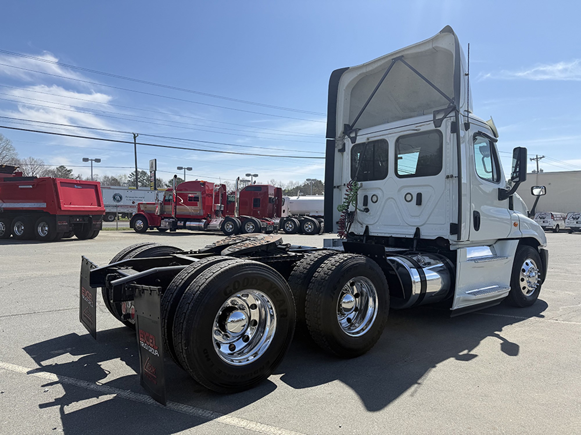 2019 Freightliner Cascadia 125 2019 Freightliner Cascadia 125 - image 4 of 6