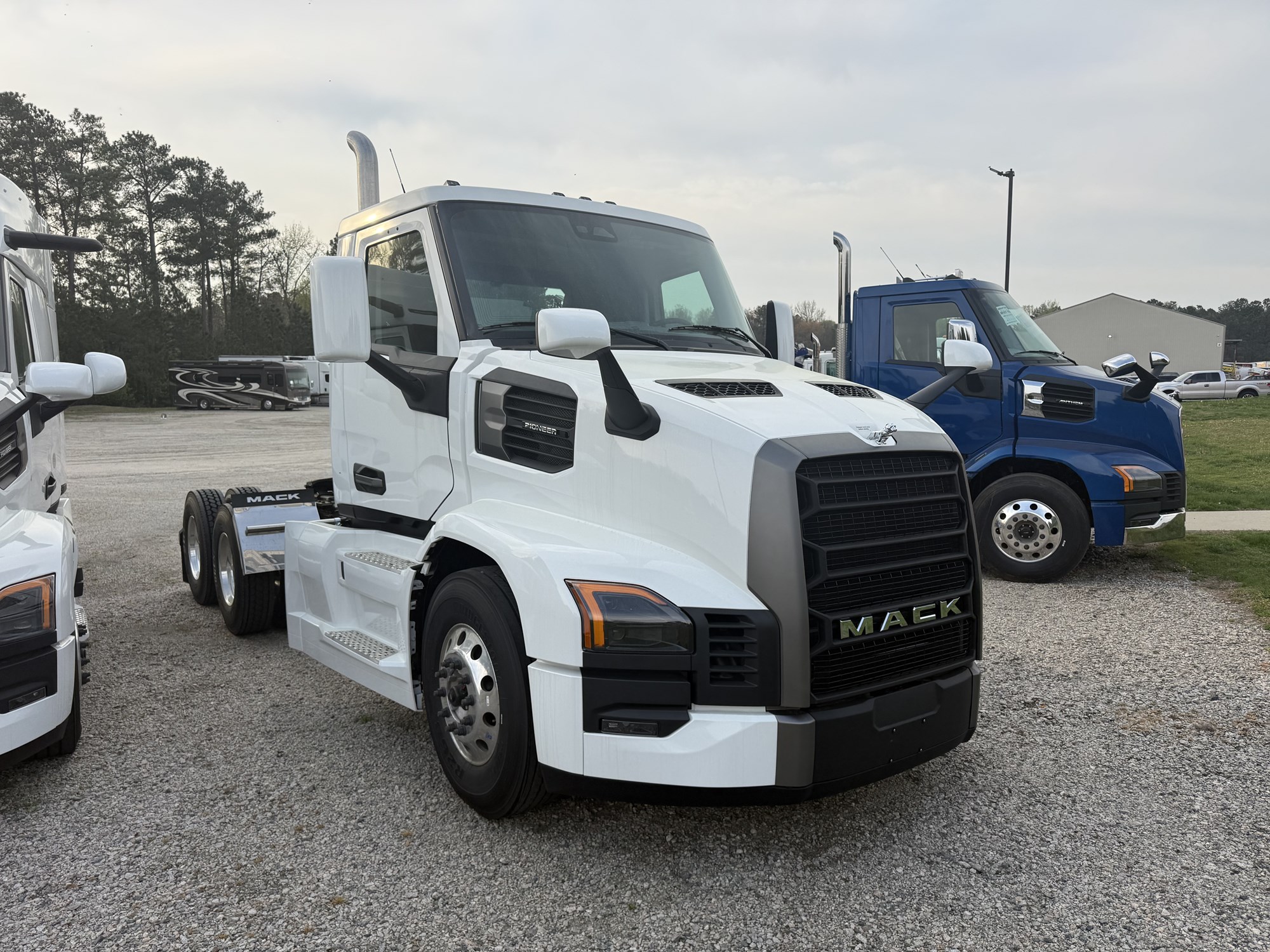 2026 Mack HB64T 2026 Mack HB64T - image 1 of 2