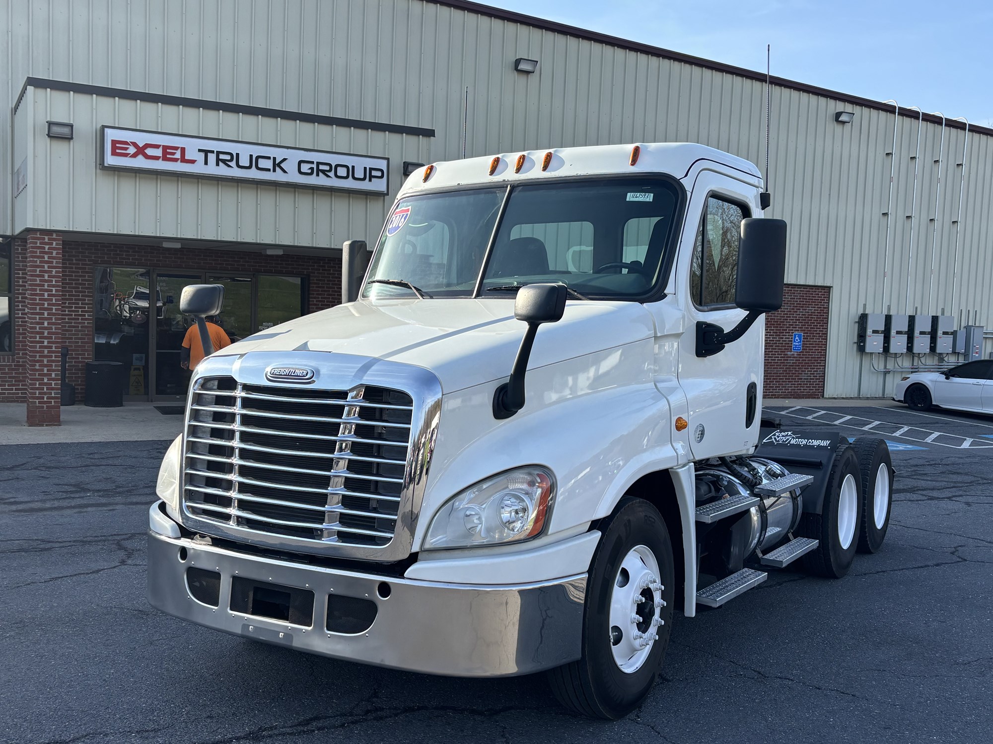 2016 Freightliner Cascadia 125 2016 Freightliner Cascadia 125 - image 1 of 6