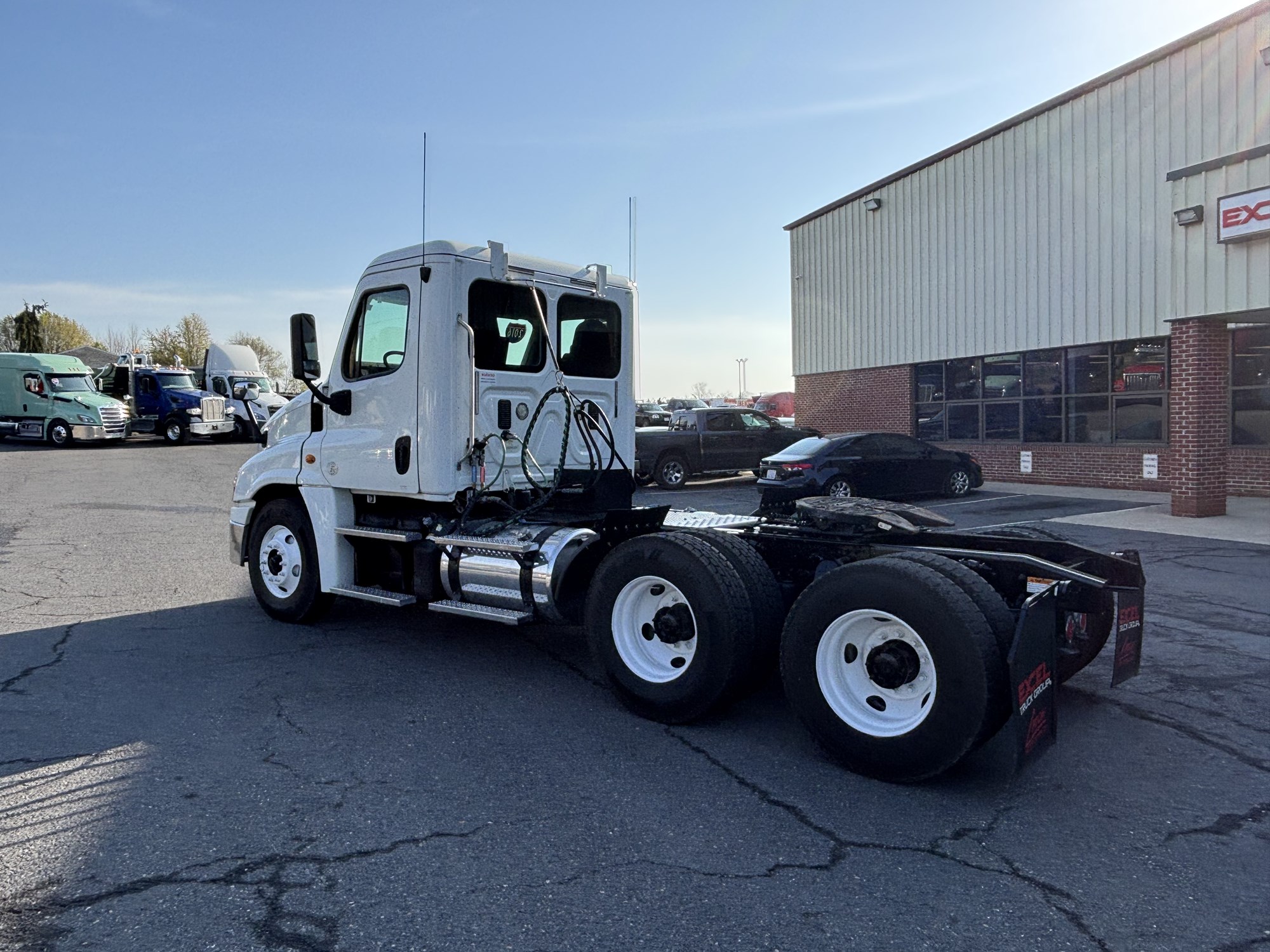 2016 Freightliner Cascadia 125 2016 Freightliner Cascadia 125 - image 3 of 6