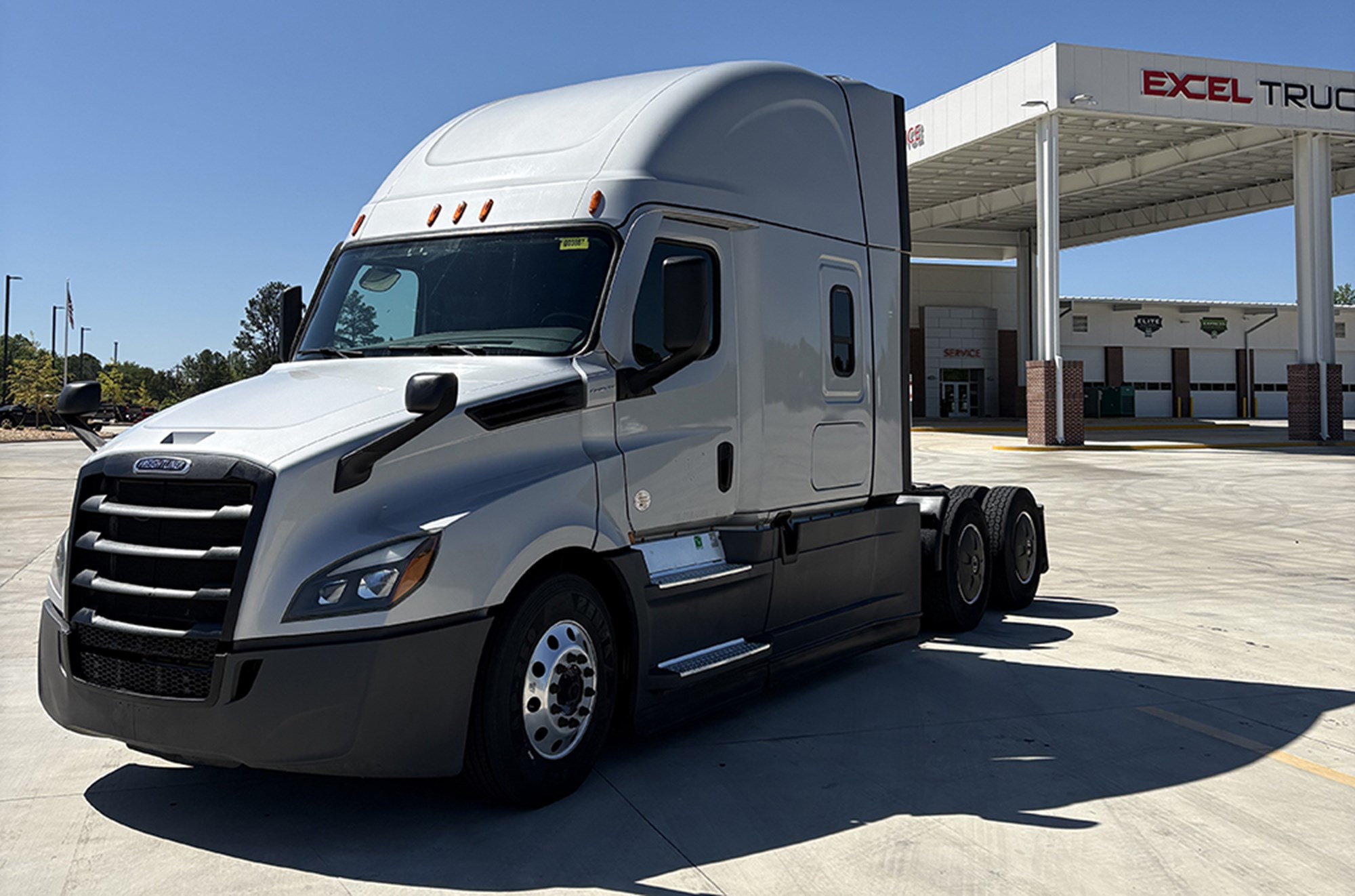 2023 Freightliner Cascadia 126 2023 Freightliner Cascadia 126 - image 1 of 6